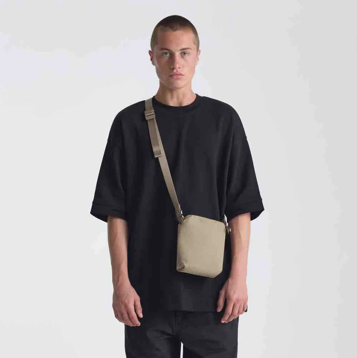 Urth Andesite Camera Pouch (Beige) - Image 5