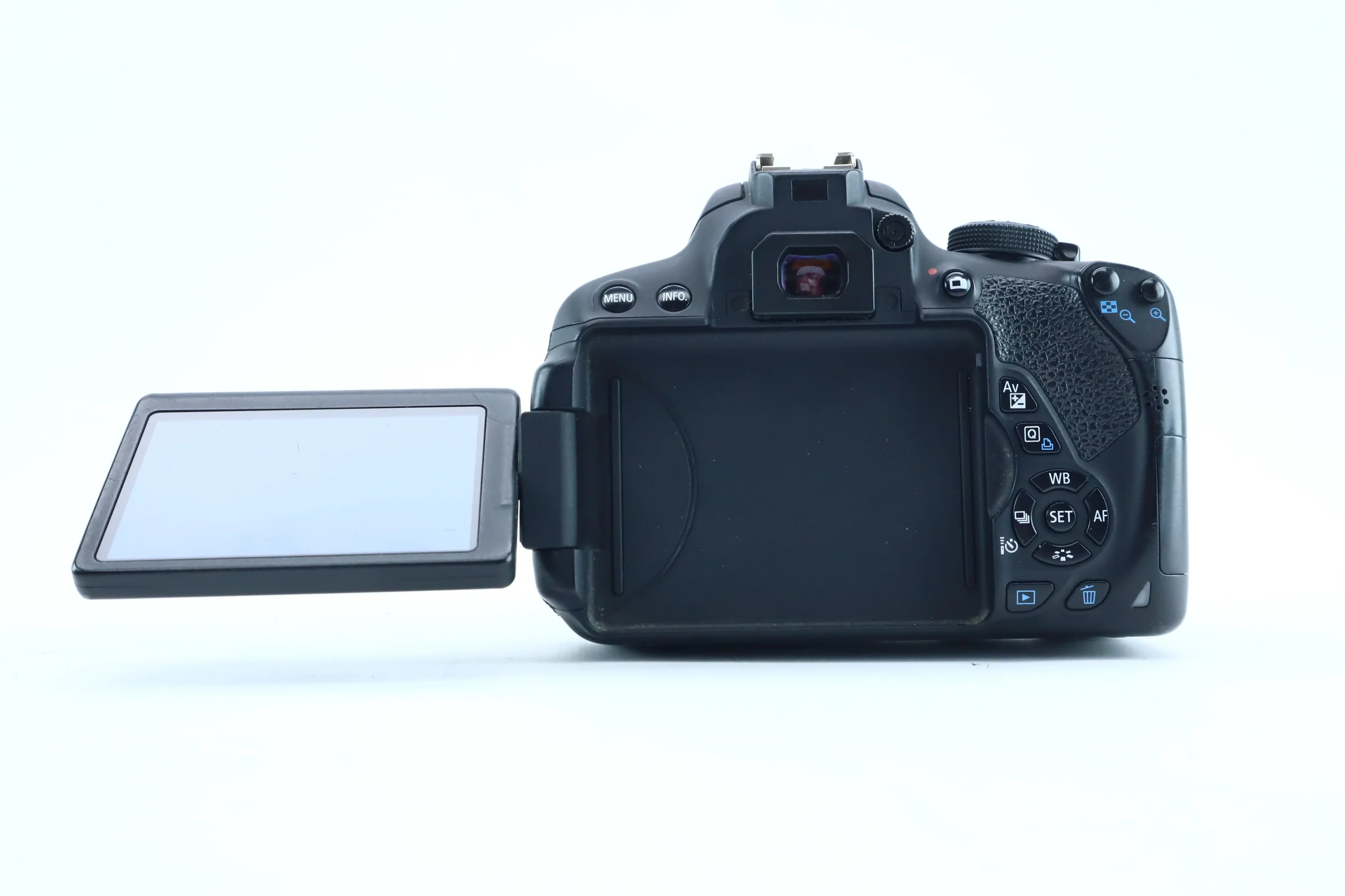 Canon EOS 700D with Canon EF-S 18–55mm f/3.5–5.6 III - Image 4