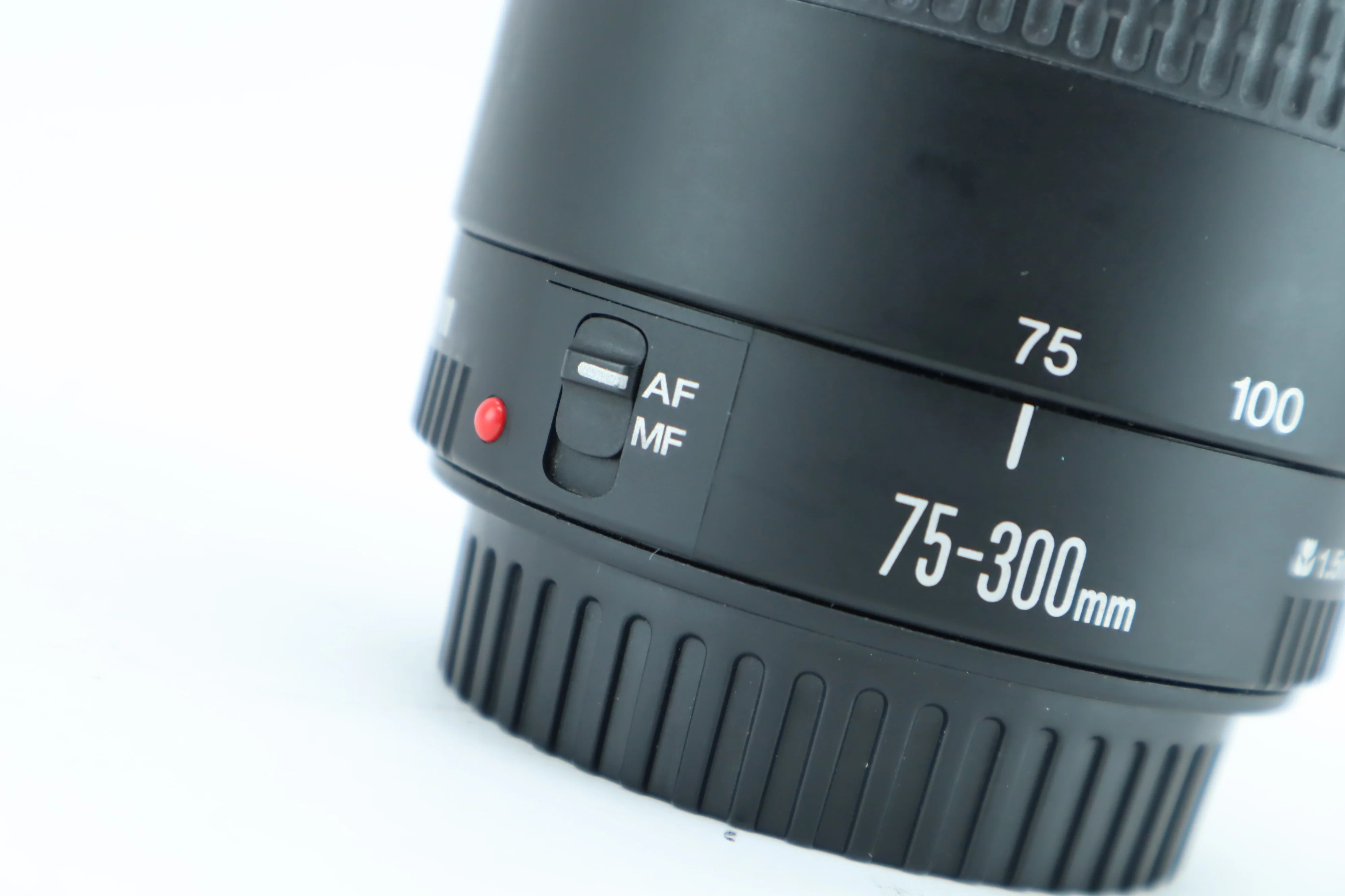Canon zoom lens EF 75-300mm 1:4-5.6 III - Image 2