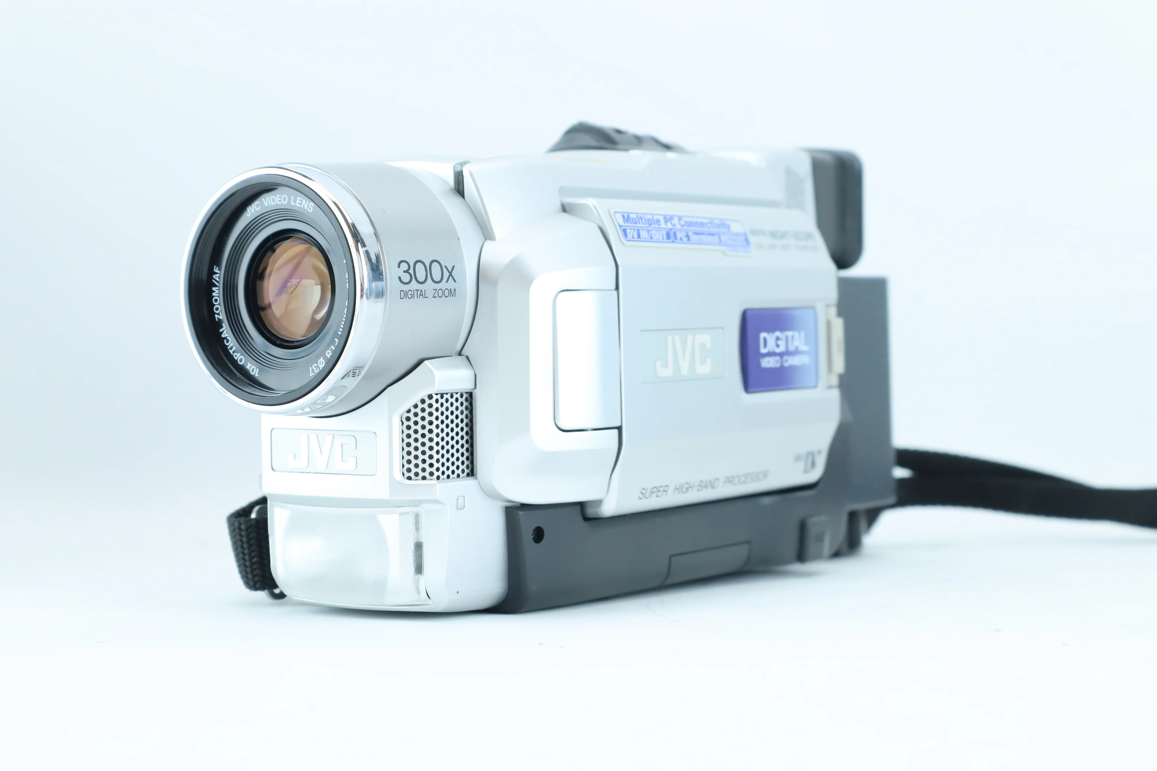 JVC GR-DVL157E with 3.6-36mm f/1.8 10x Optical Zoom Lens - Image 2