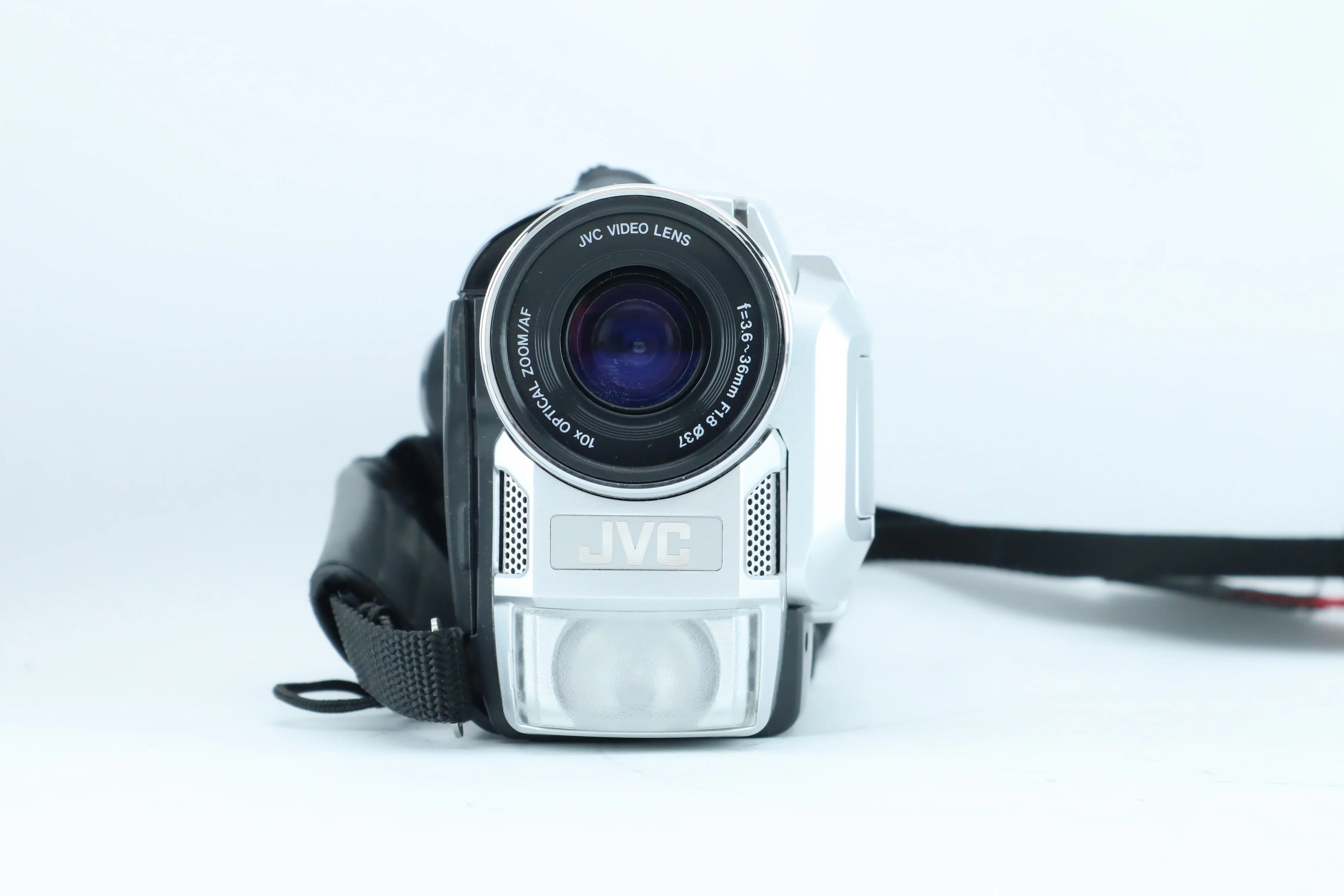 JVC GR-DVL157E with 3.6-36mm f/1.8 10x Optical Zoom Lens - Image 3