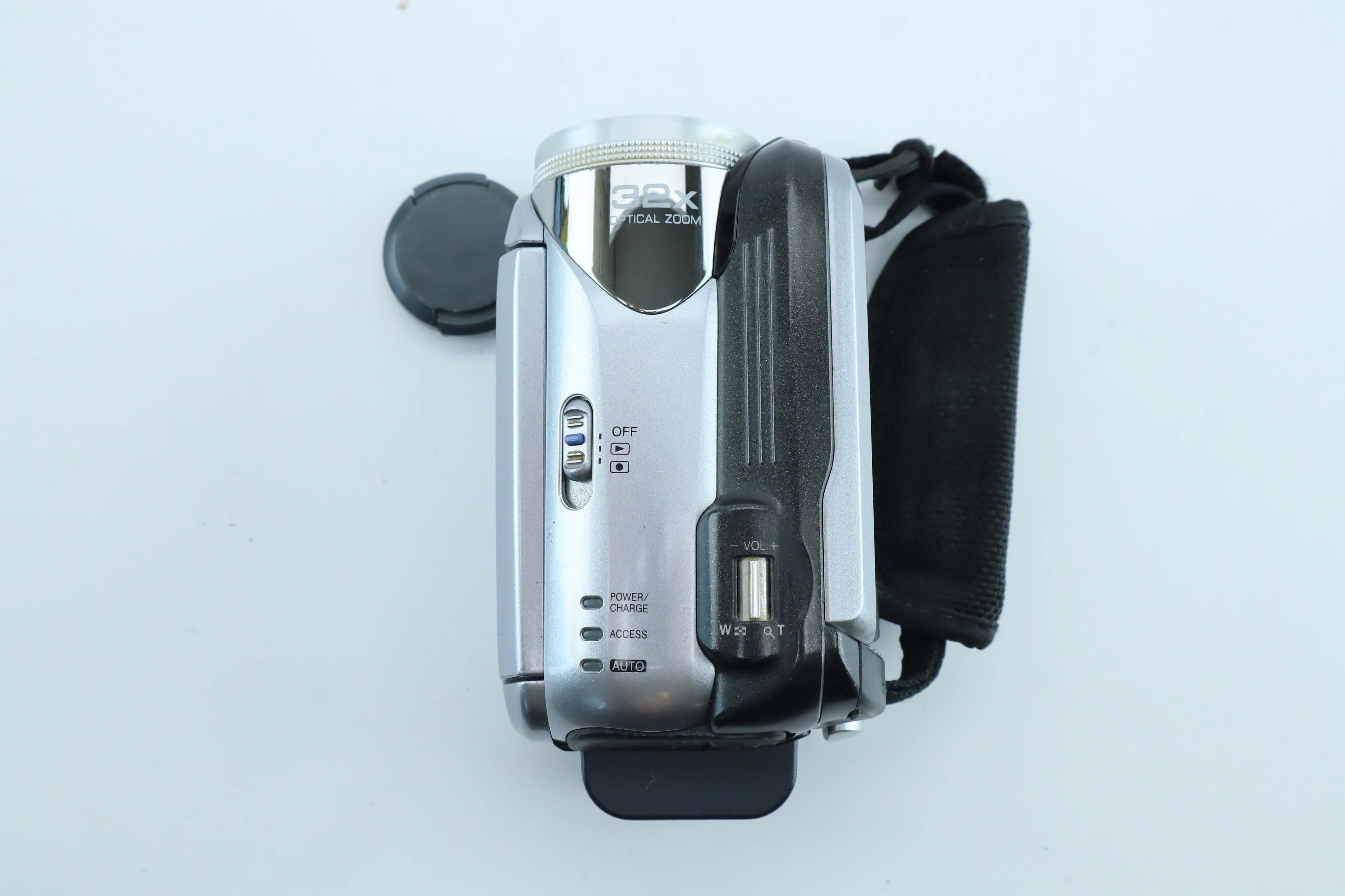 JVC Hard Disk Camcorder with 32x Optical Zoom – f=2.3–73.6mm f/2.0 Lens - Image 3