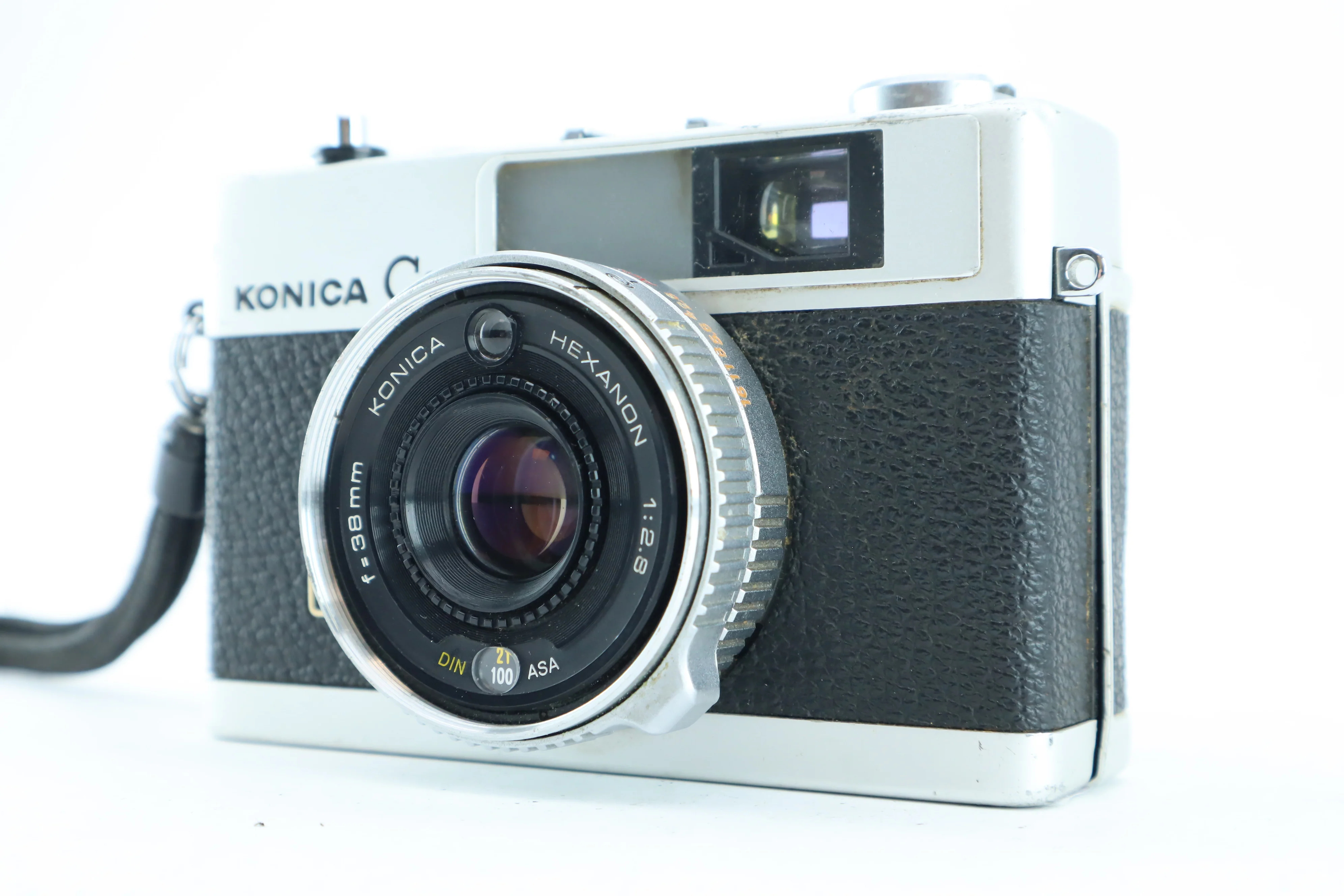 Konica C35 V with a Hexanon 1:2.8 f=38mm lens - Image 3