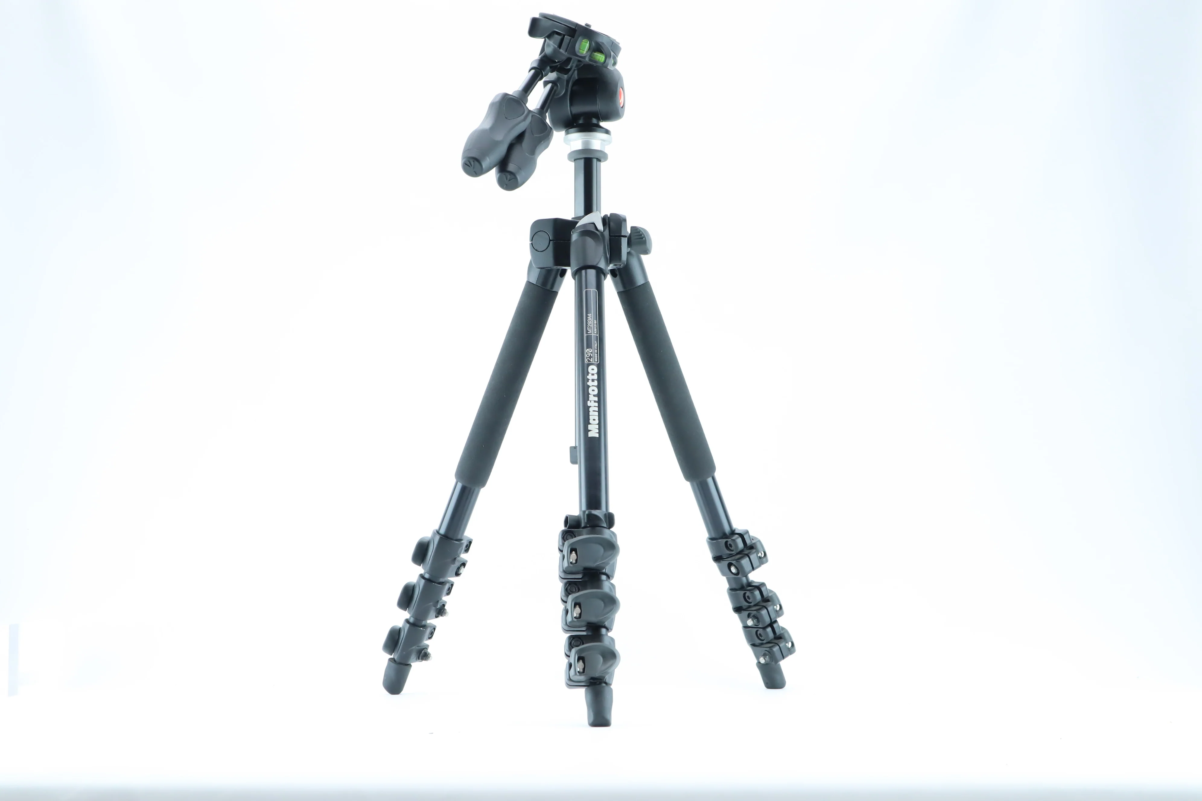 Manfrotto 290 Series Tripod – Stable and Versatile Support for Photo & Video - Image 2