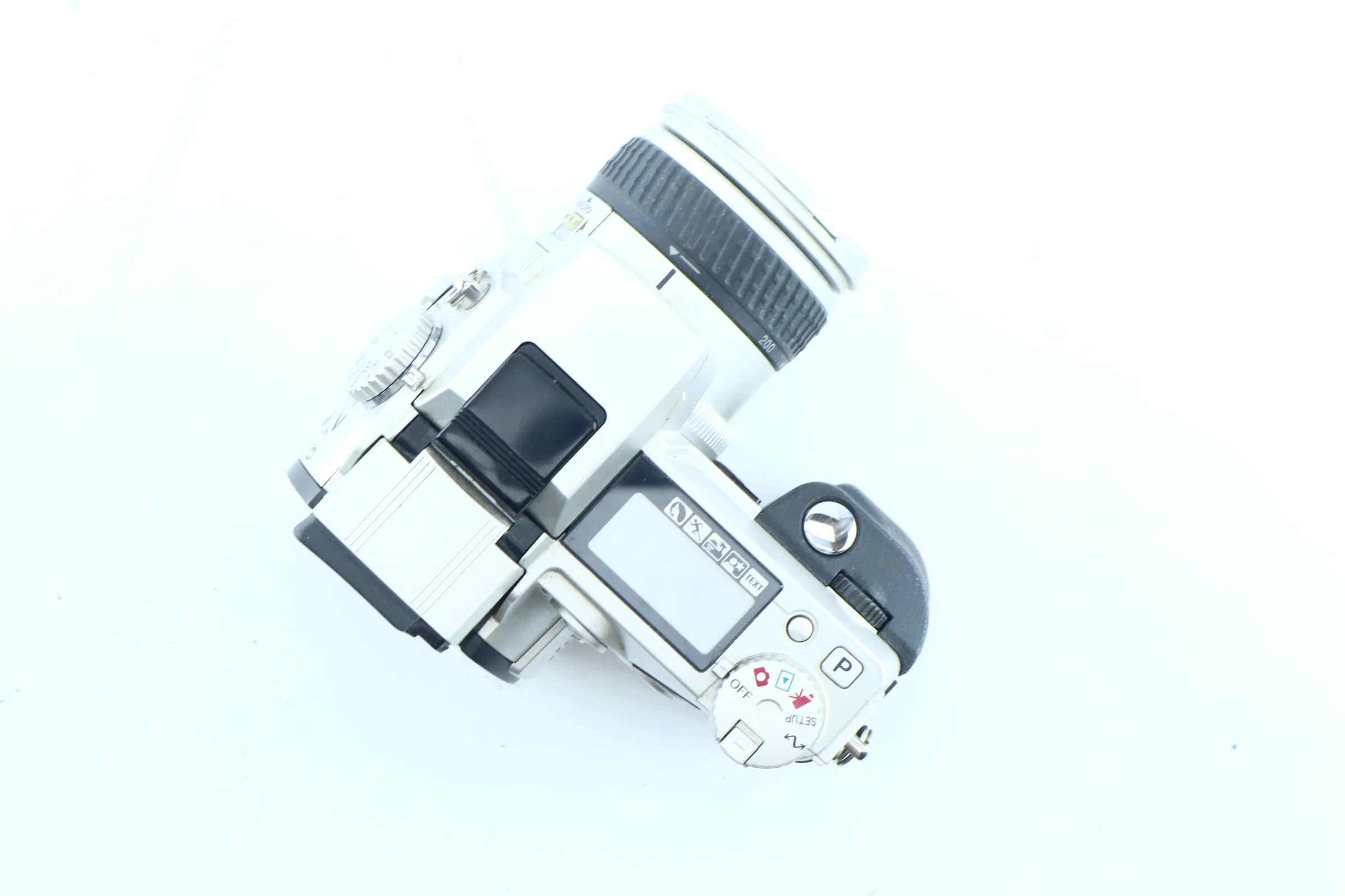 Minolta DiMAGE 7i with 28-200mm f/2.8-3.5 APO GT Lens - Image 5