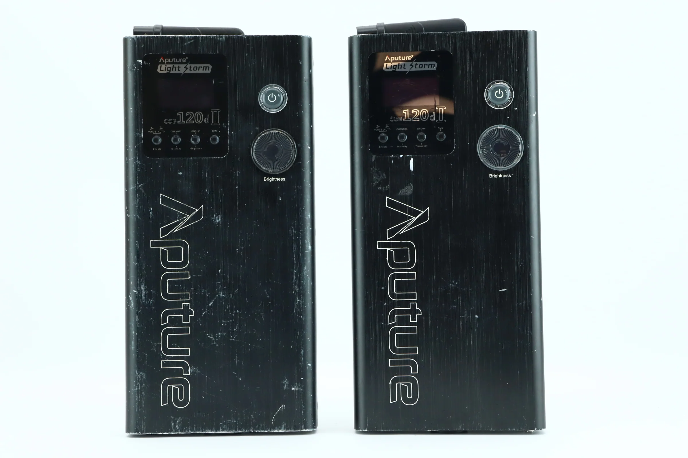 2x Aputure 120D II - Image 7