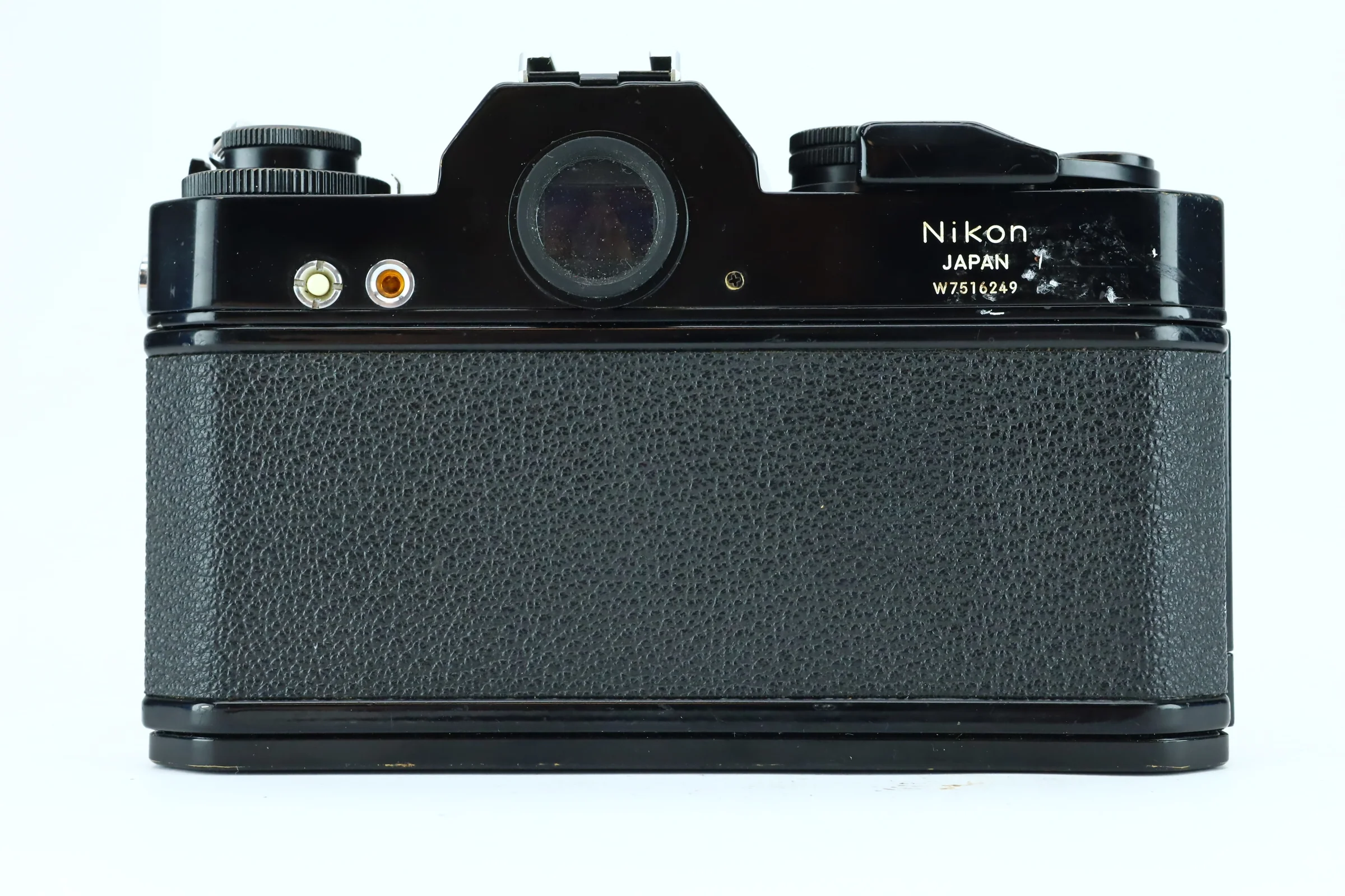 Nikkormat (SN: w7516249) + Nikon Zoom 35–70mm f/3.3–4.5 (SN: 2092837) – Solid Mechanical SLR with Versatile Zoom Lens - Image 3