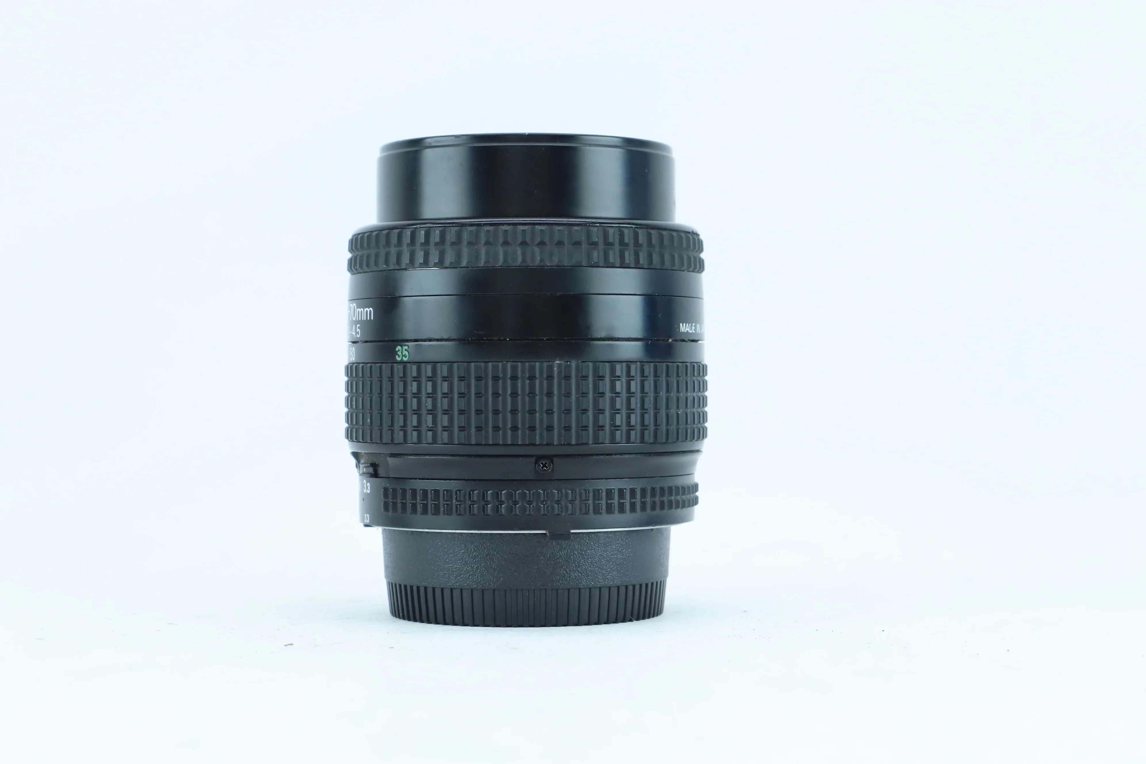 Nikon AF Nikkor 35-70mm f/3.3-4.5 - Image 2