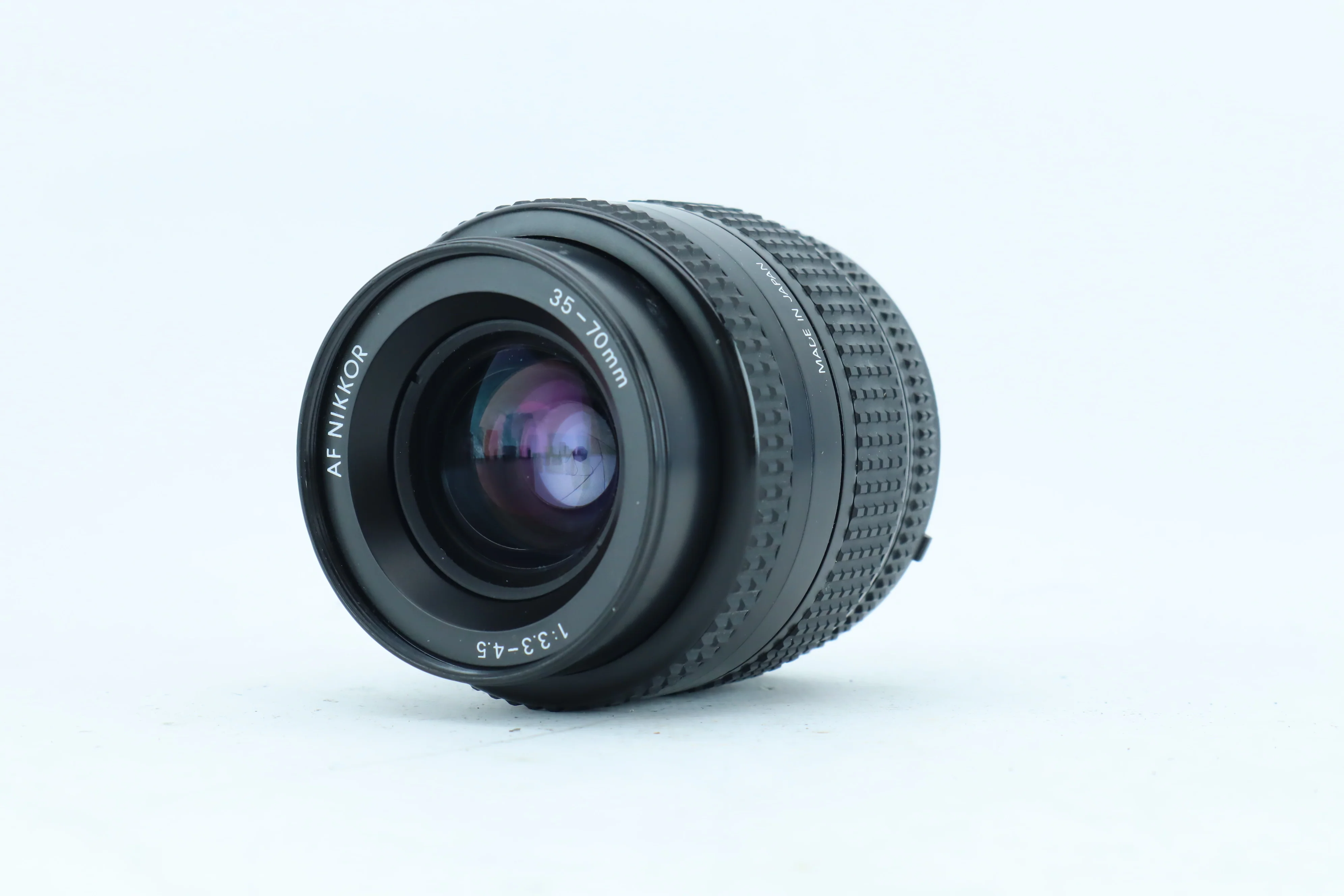 Nikon AF Nikkor 35-70mm f/3.3-4.5 - Image 3