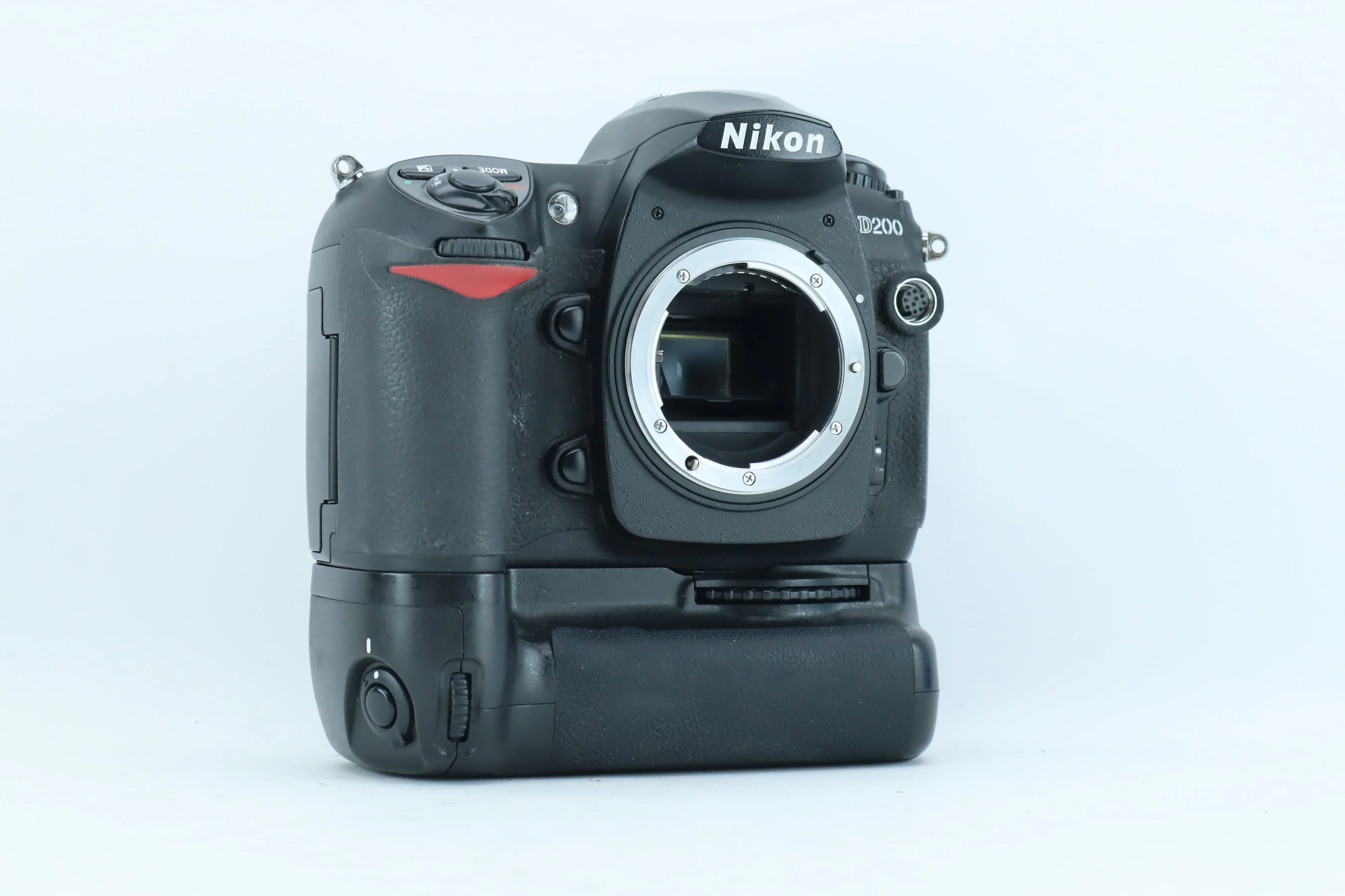 Nikon D200 (Body Only) | S/N: 4126066