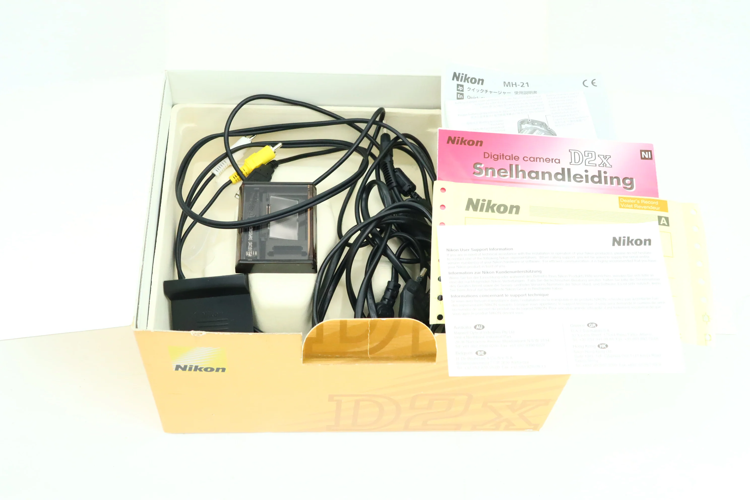 Nikon D2X - with original box - Image 3