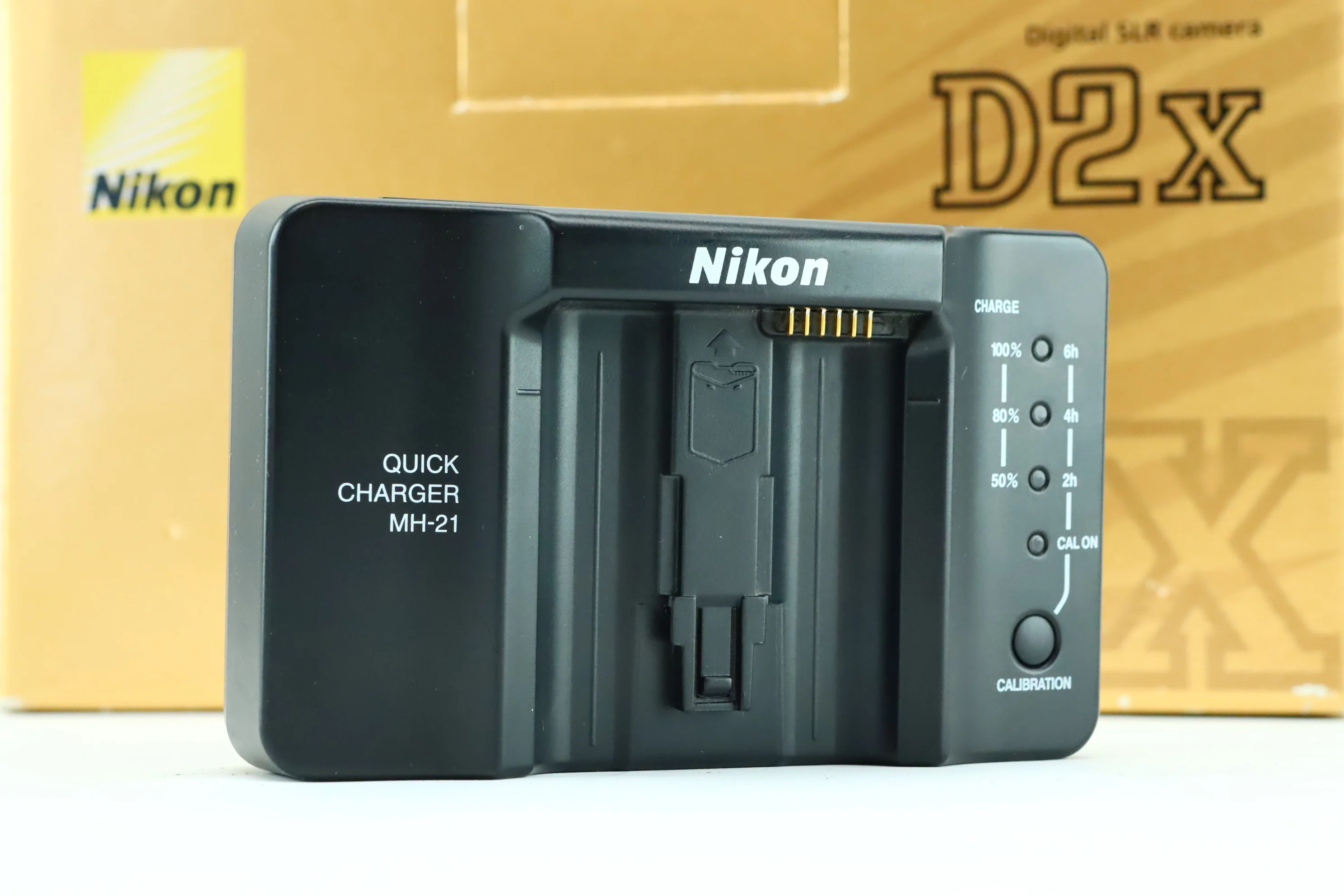 Nikon D2X - with original box - Image 4