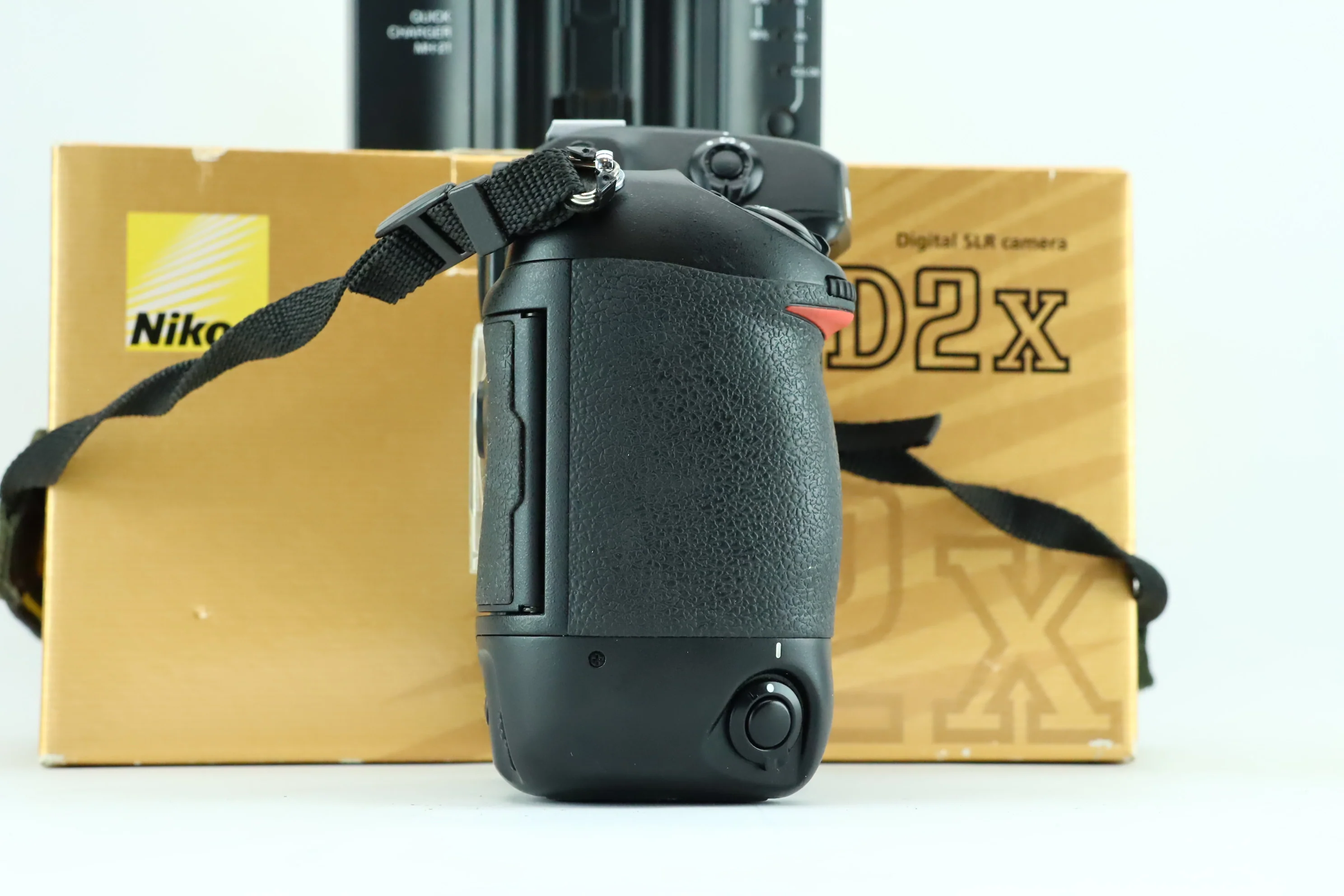 Nikon D2X - with original box - Image 7