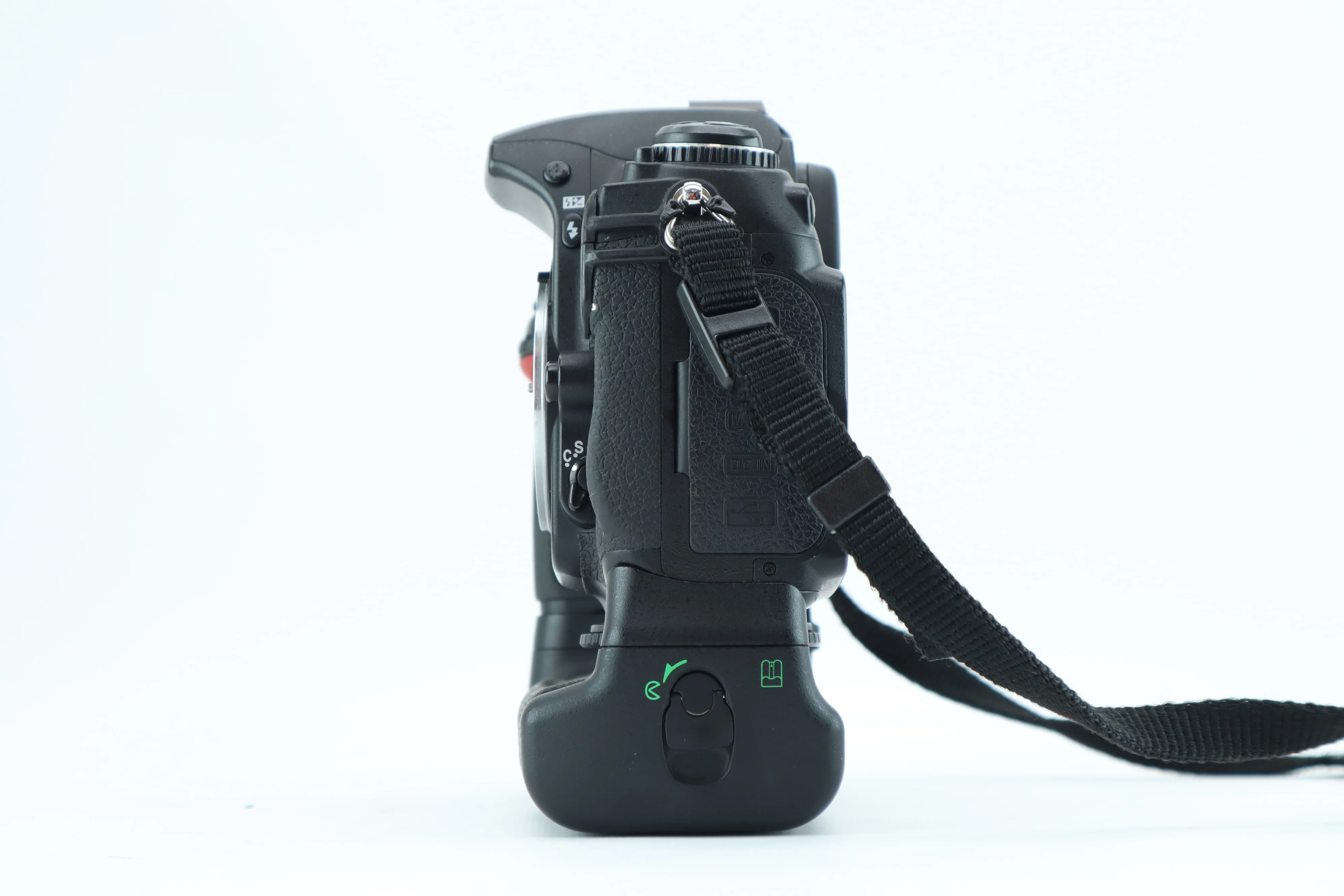 Nikon D300S with Multipack battery pack MB-D10 - Image 4