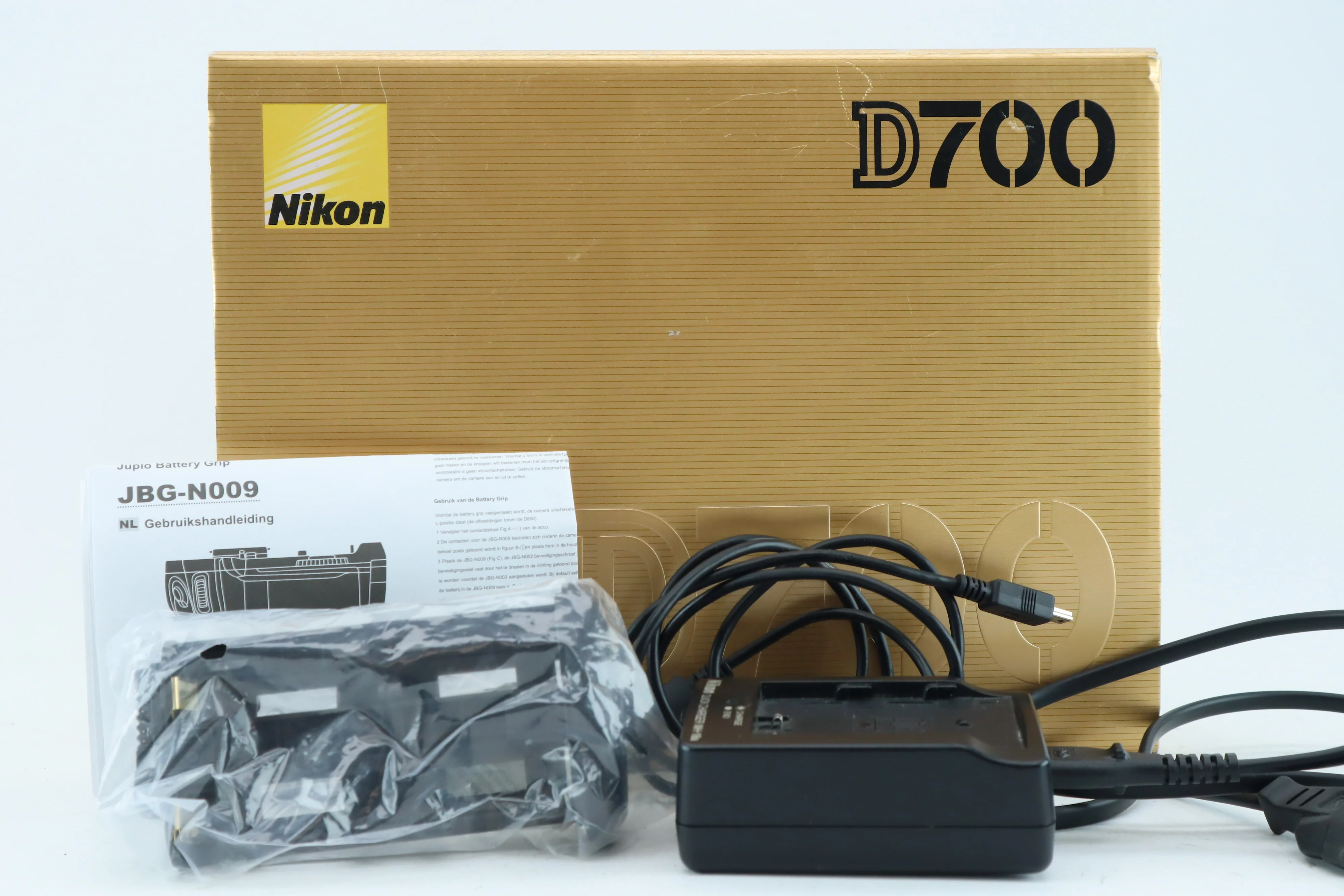Nikon D700 + MB-D10 - Image 6