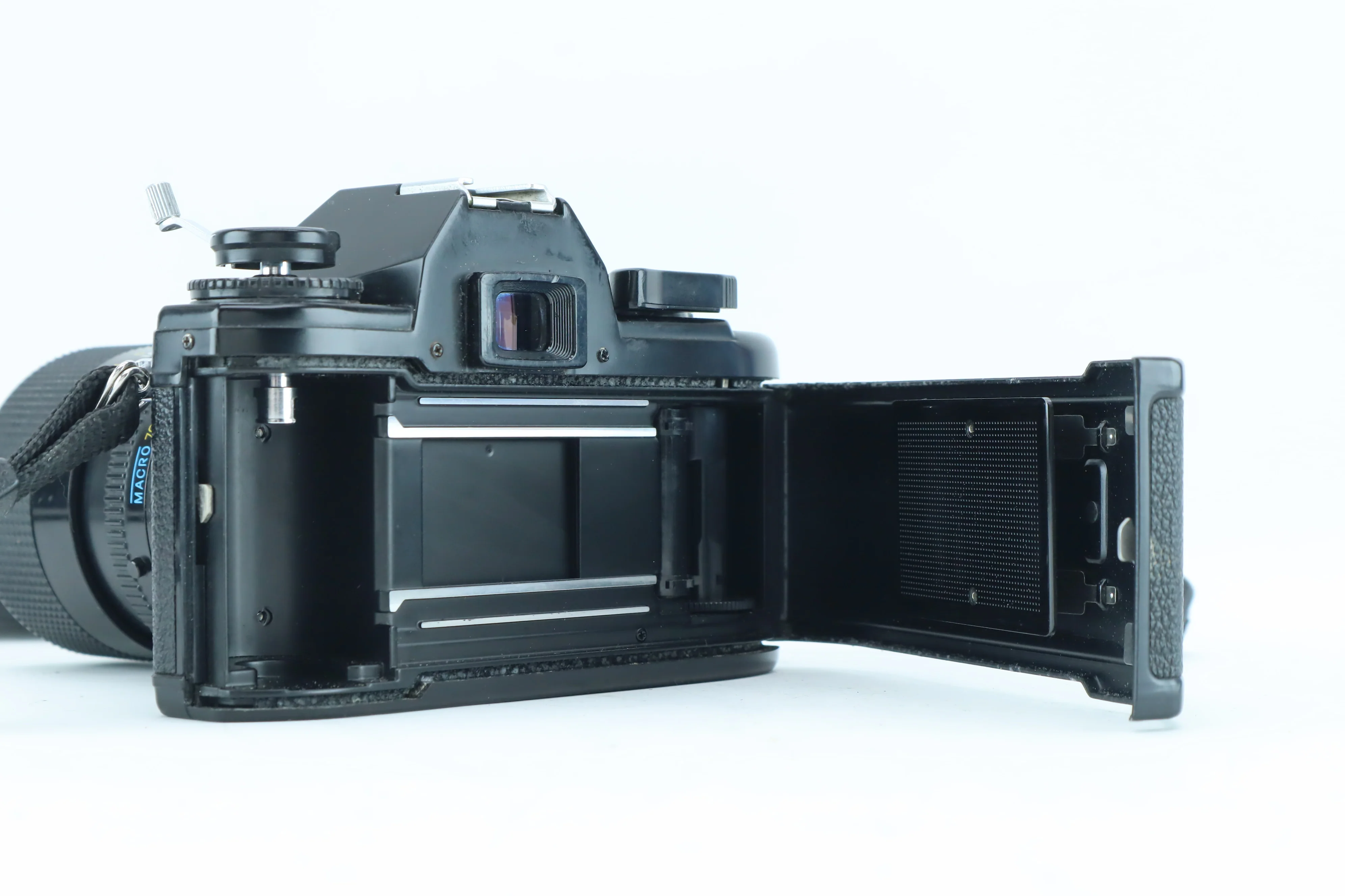 Nikon EM | S/N: 6688641 with Exact 28-70mm f/3.5-4.8 MC Macro - Image 4