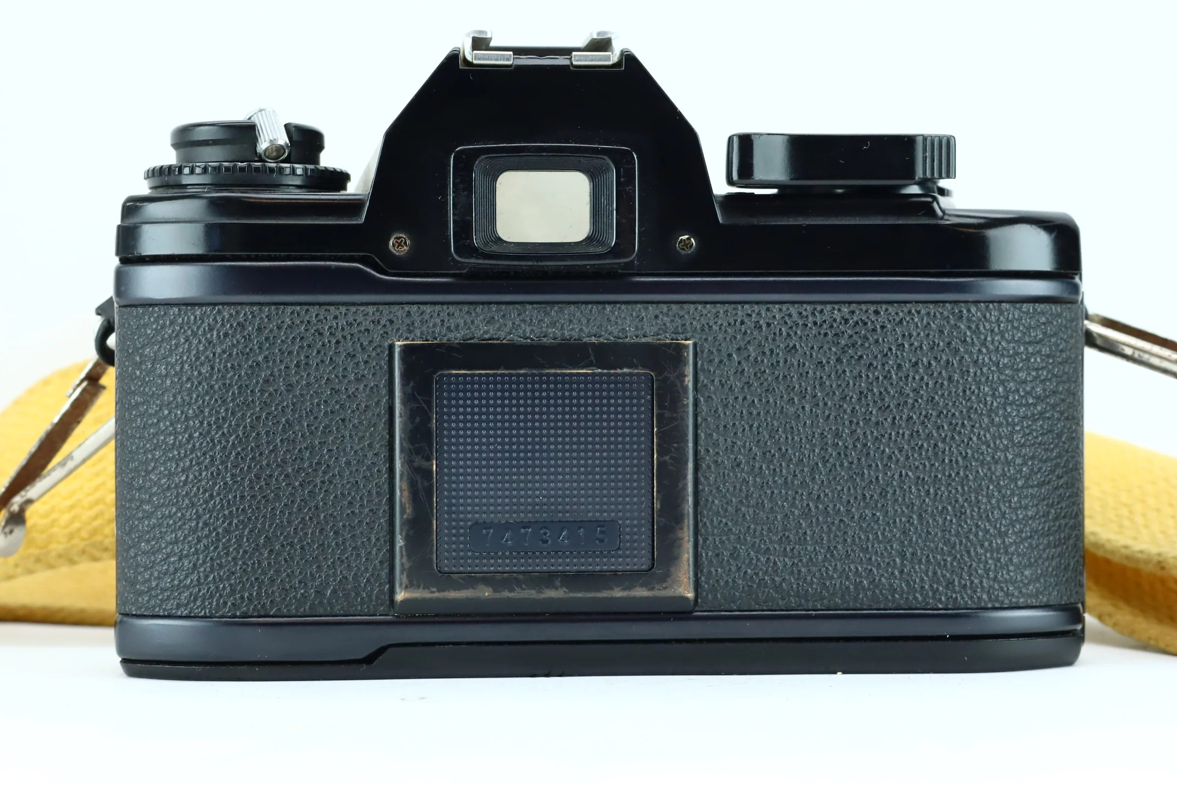Nikon EM (SN: 7473415) – Body Only - Image 2