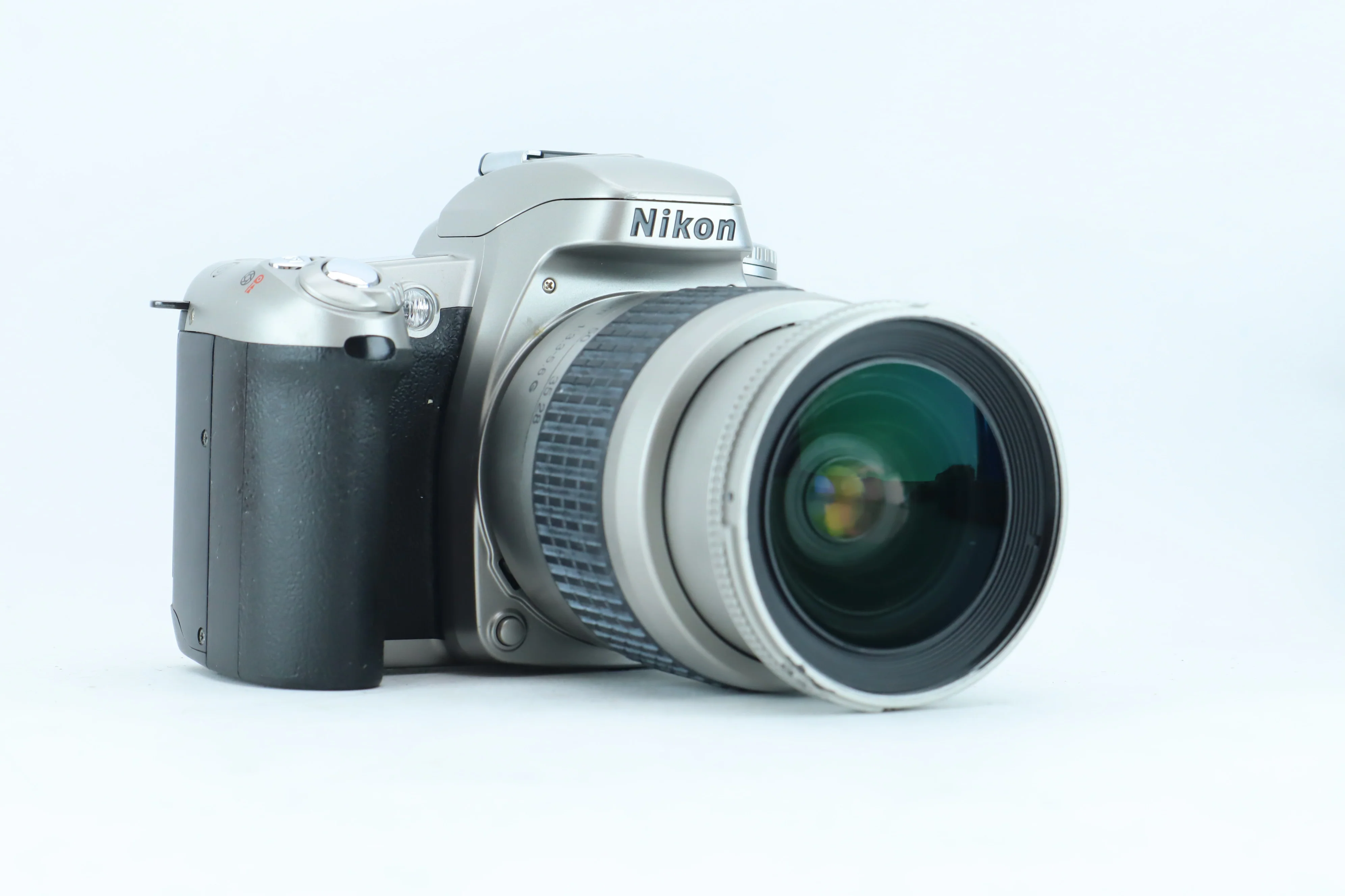 Nikon F75 with AF Nikkor 28-80mm f/3.3-5.6G | S/N: 2179095