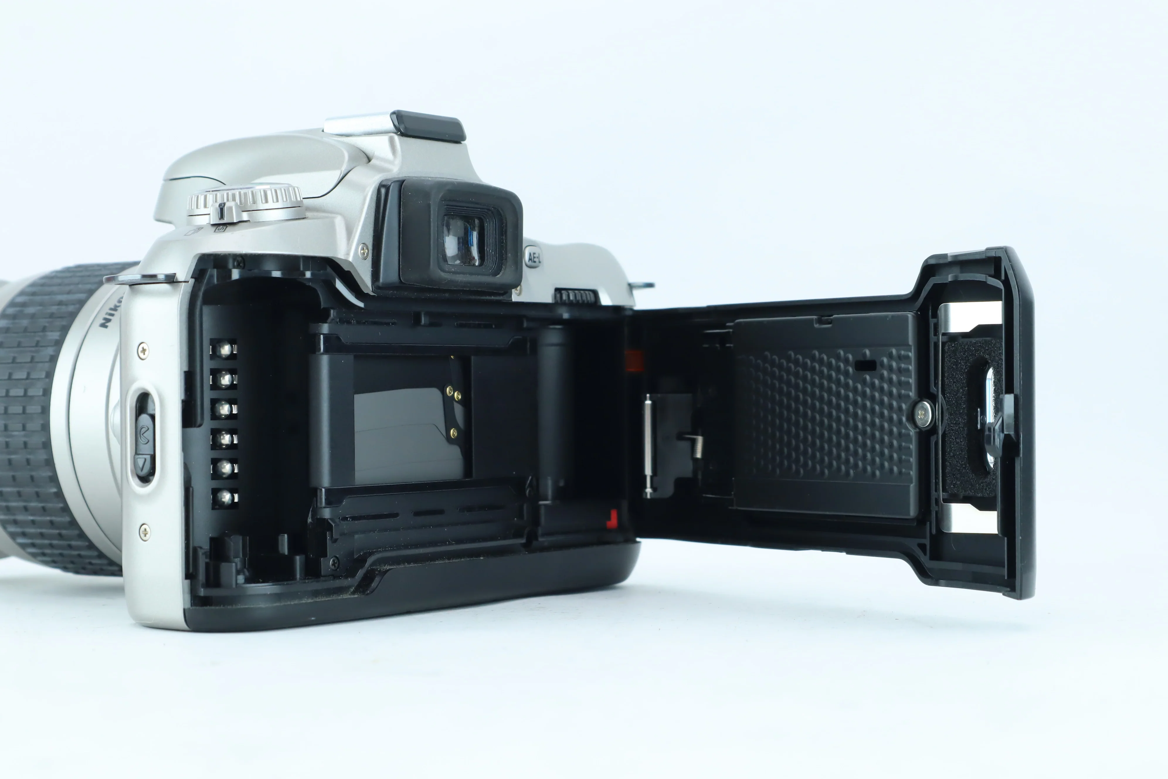 Nikon F75 with AF Nikkor 28-80mm f/3.3-5.6G | S/N: 2179095 - Image 4