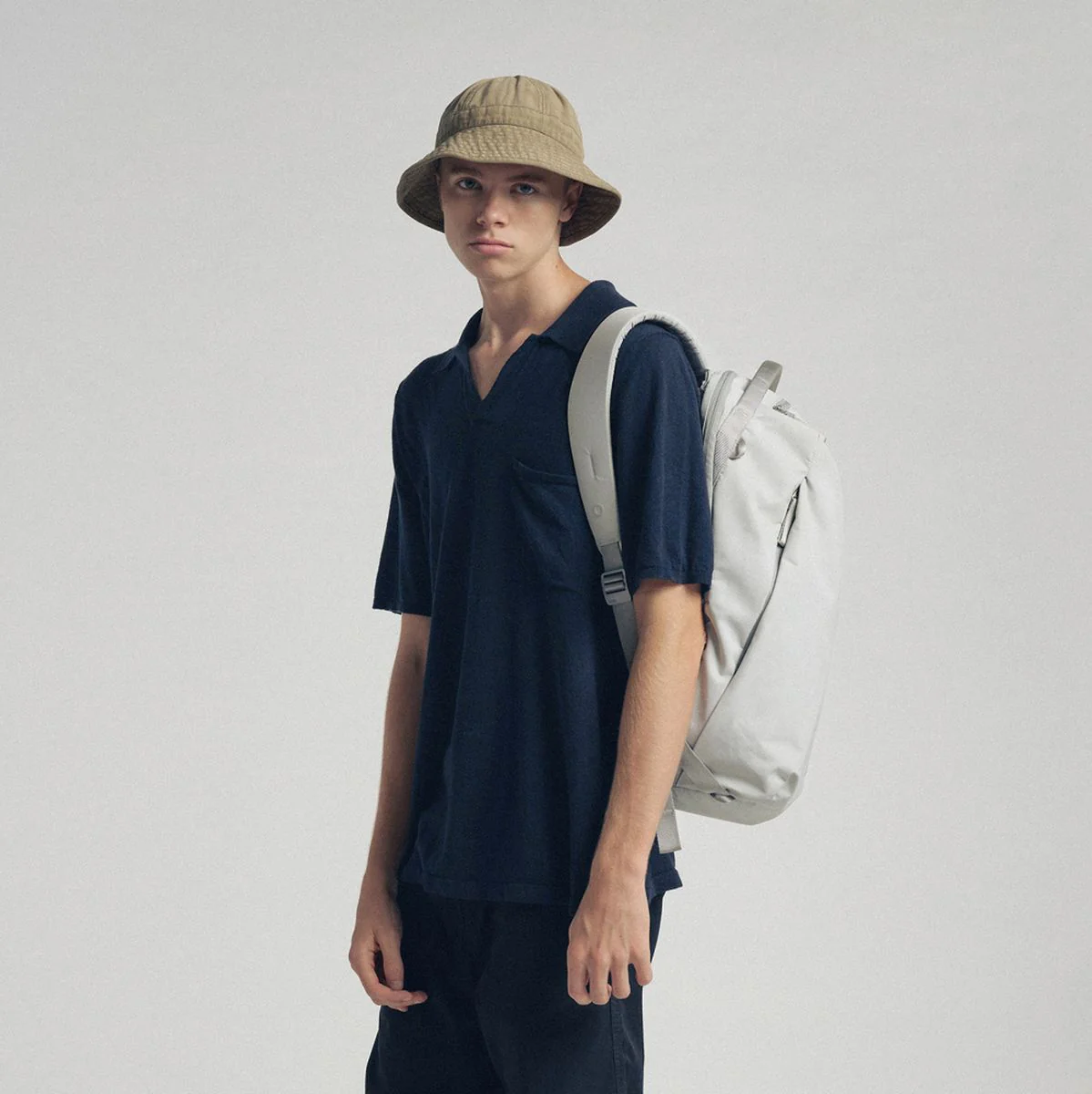 Urth Norite 24l Backpack + Camera Insert (Ash Grey) - Image 2