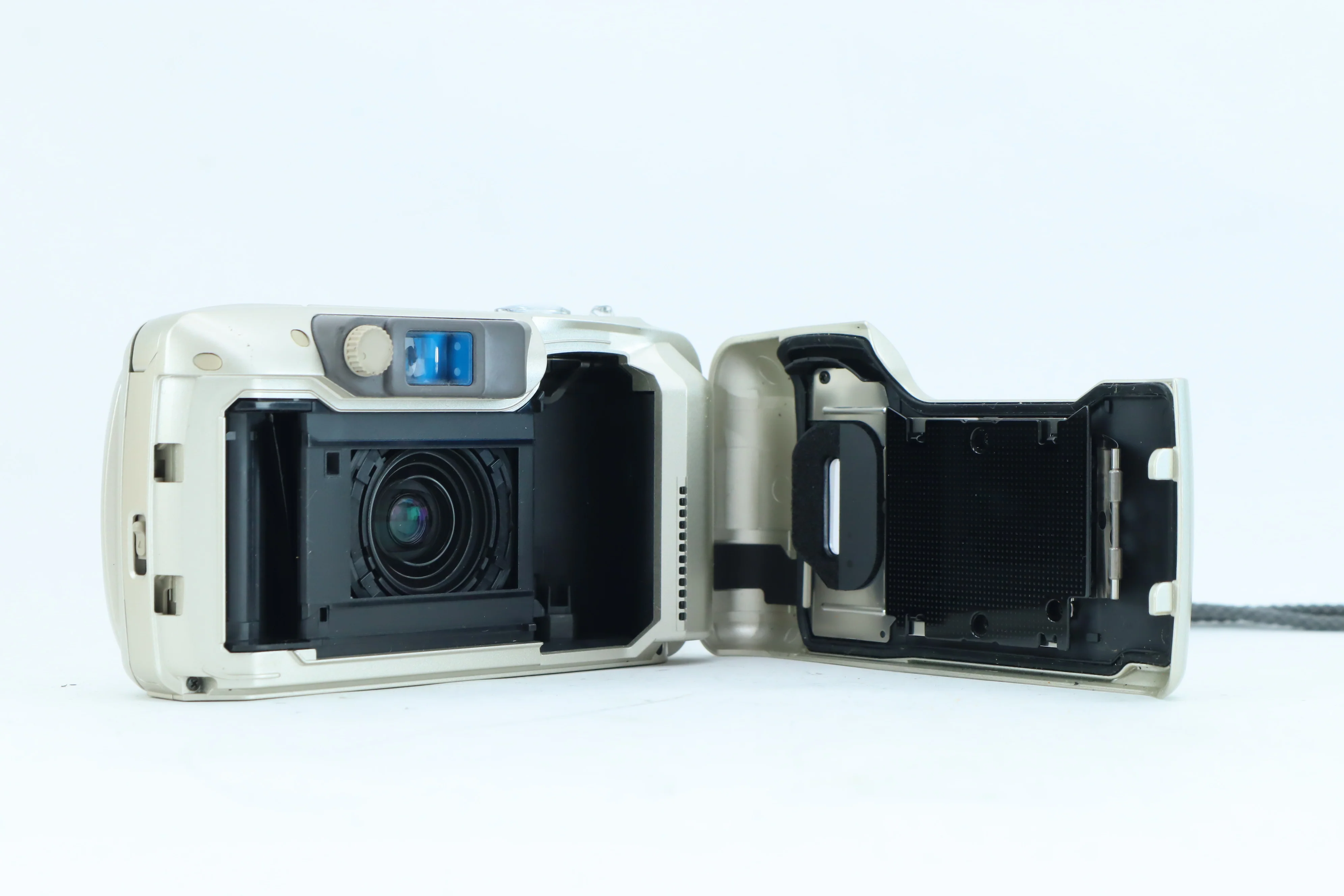 Olympus µ [mju:] III Wide 100 All-Weather with 28-100mm Multi AF Zoom - Image 4