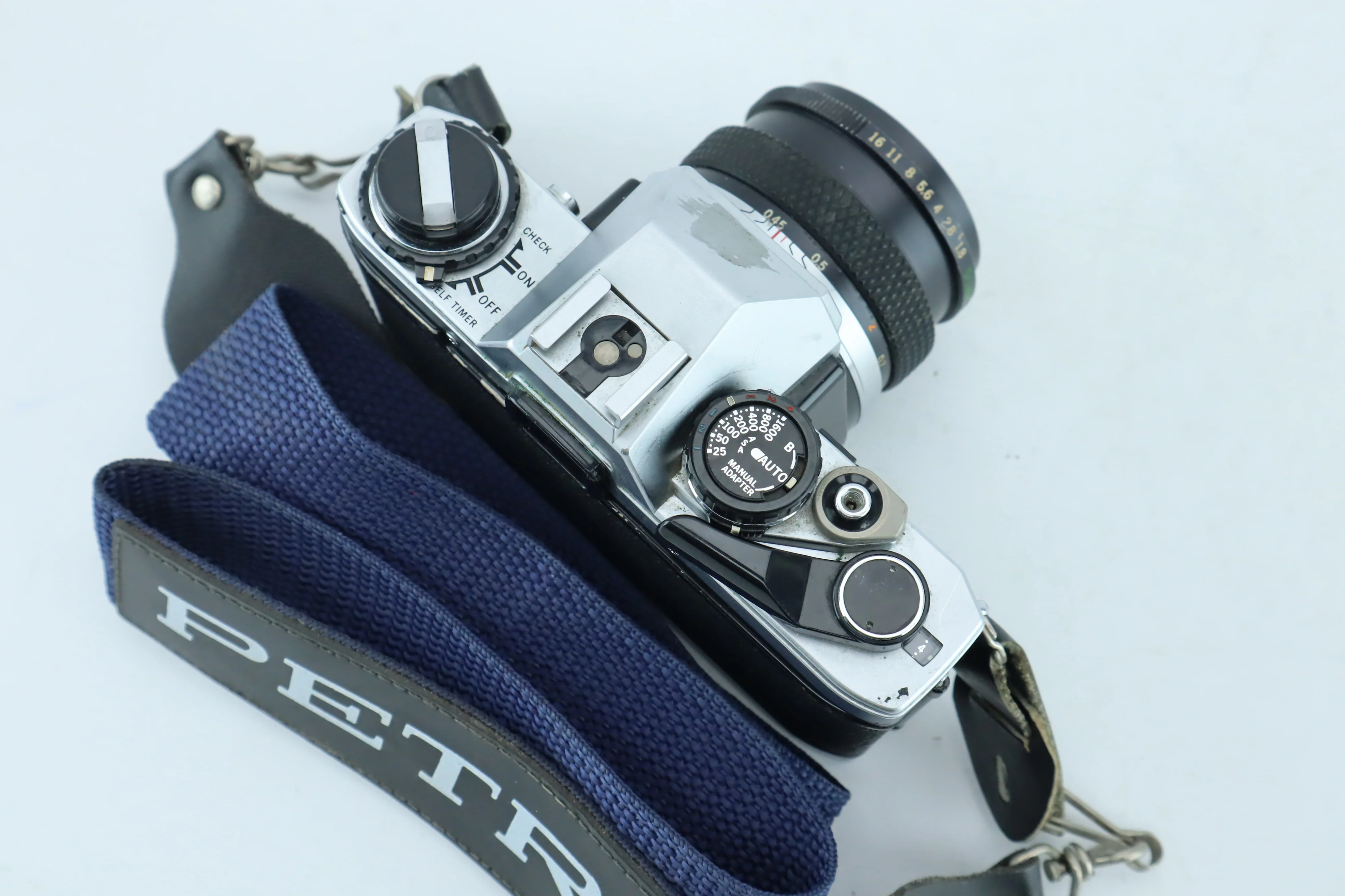 Olympus OM10 with auto-s 1:1,8 f/50mm lens - Image 5