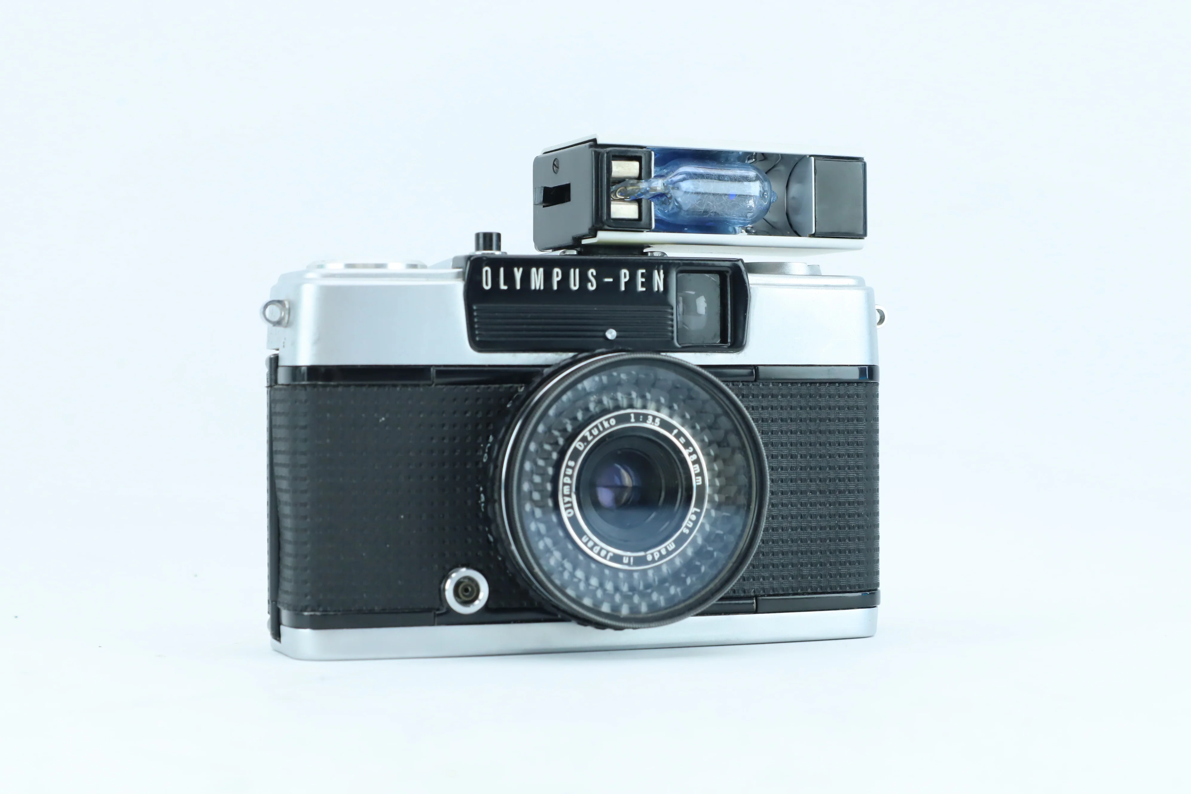 Olympus Pen EE-3 with D.Zuiko 28mm f/3.5 | S/N: 5493584