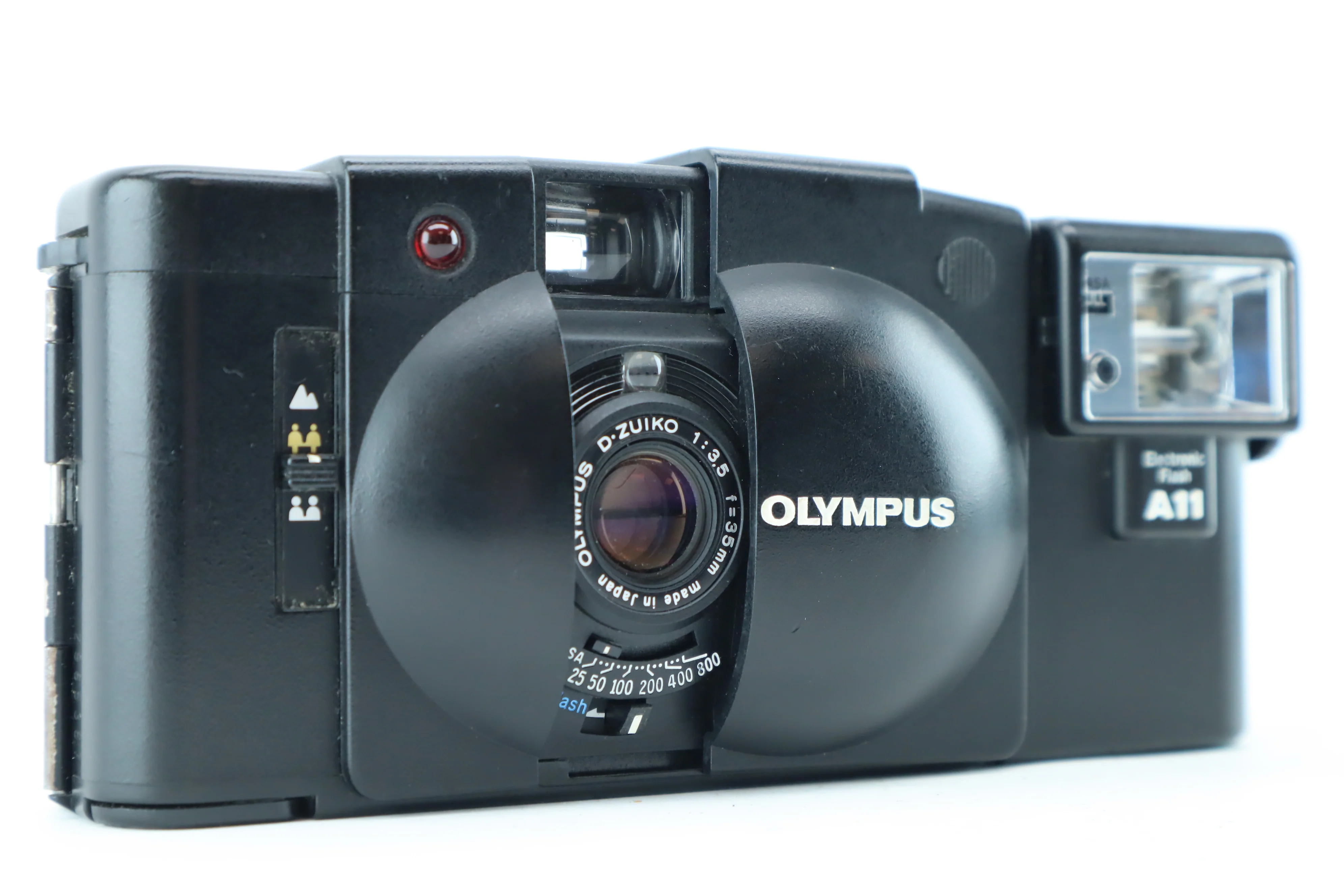 Olympus XA 2 with D.Zuiko 3,5/35mm & flash A11