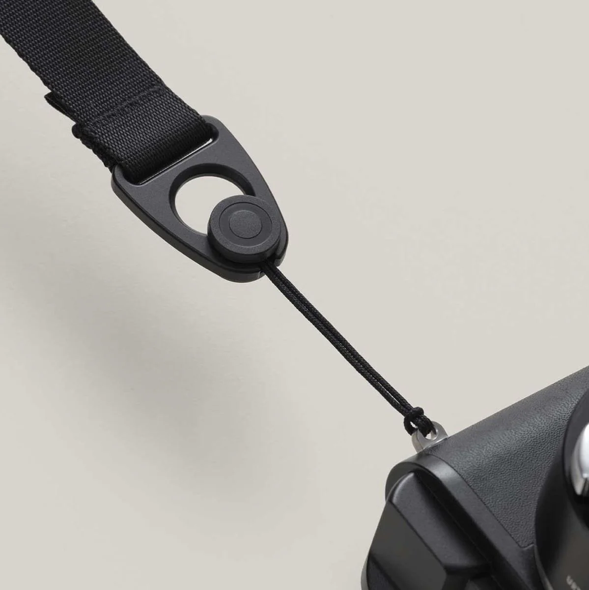 Urth Pebble Camera Strap Clips - Image 3