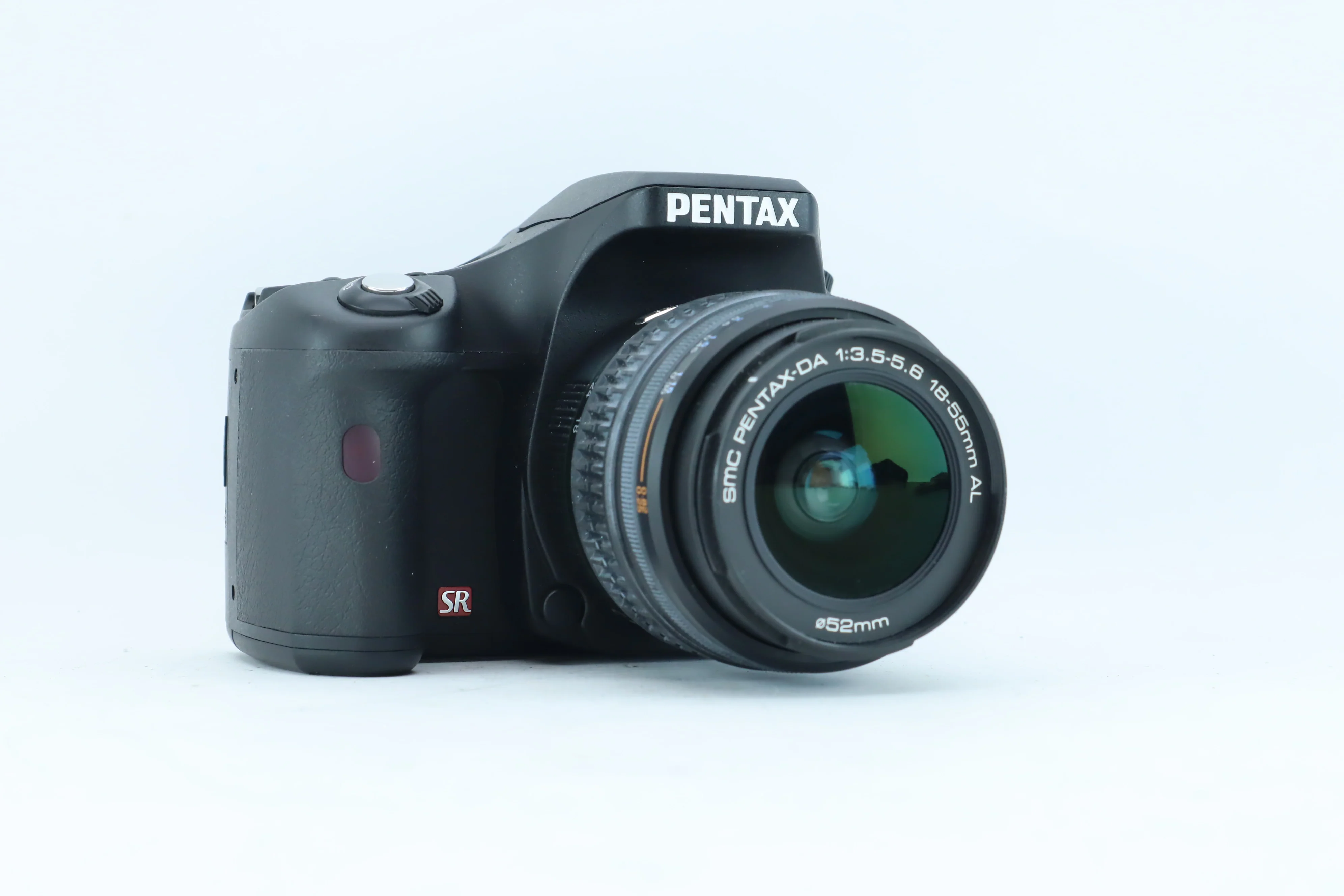 Pentax K200D with SMC Pentax-DA 18-55mm f/3.5-5.6 AL | S/N: 2902984