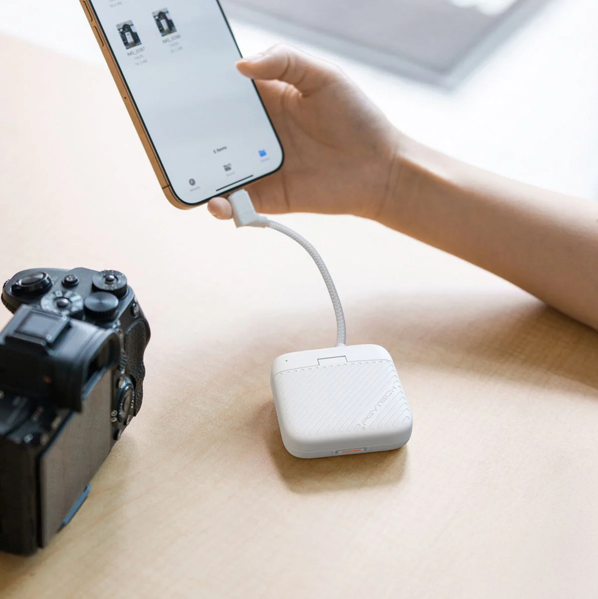 PGYTECH Createmate High Speed Mini Card Reader Case (Ivory White) - Image 2