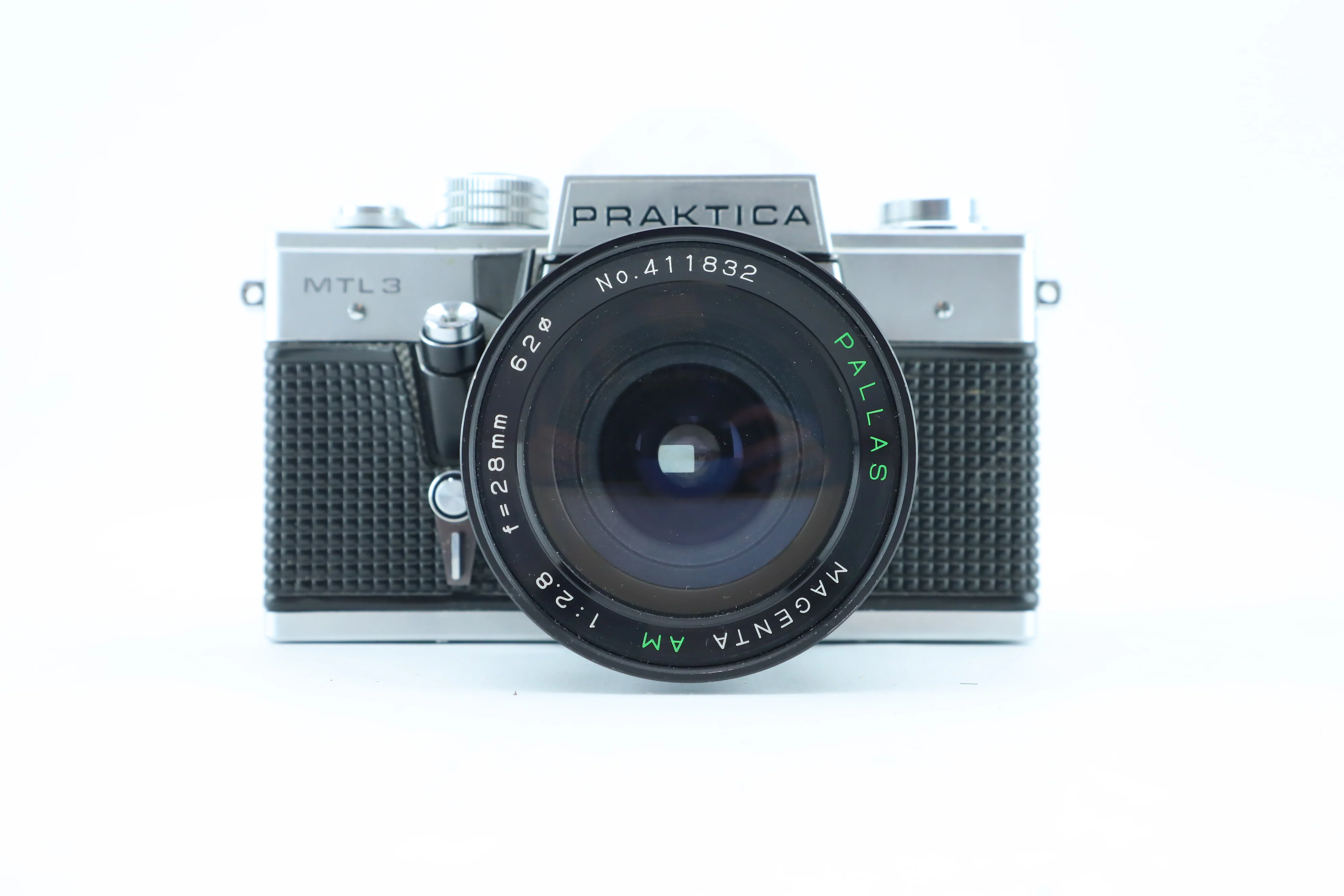 Praktica MTL 3 with magneta 1:2,8 82mm - Image 2