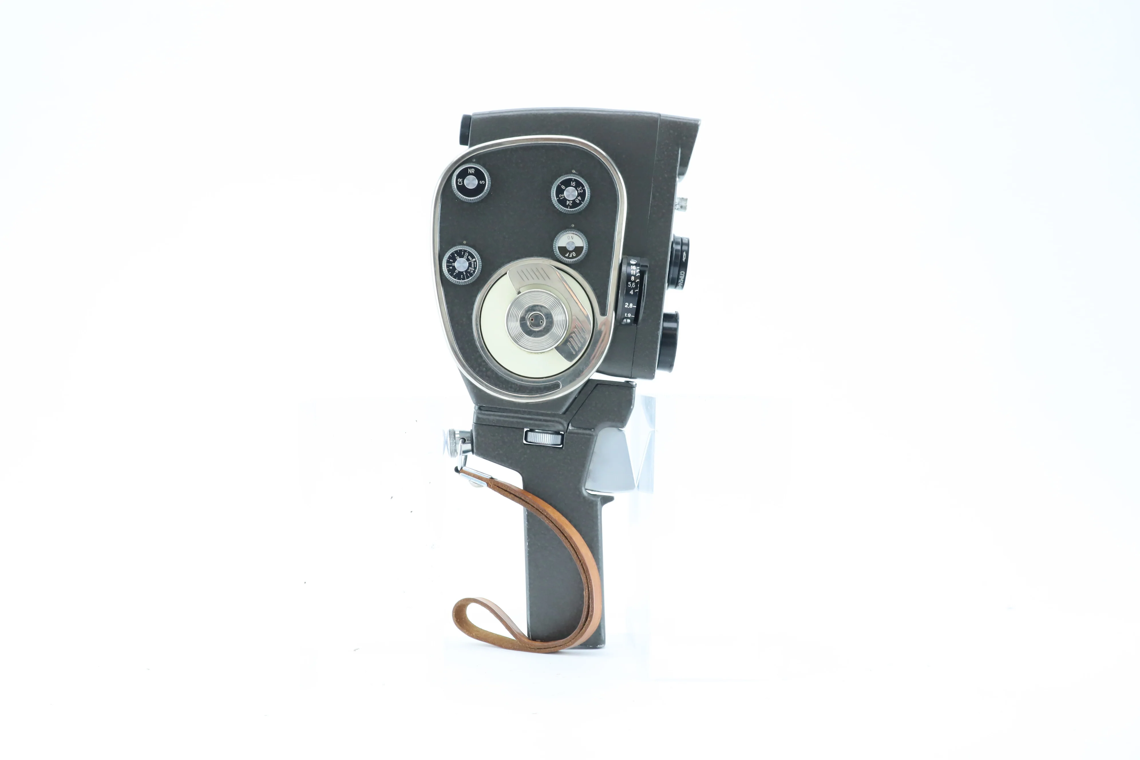 Zenit Quarz 2M – Soviet 8mm Wind-Up Film Camera - Image 3