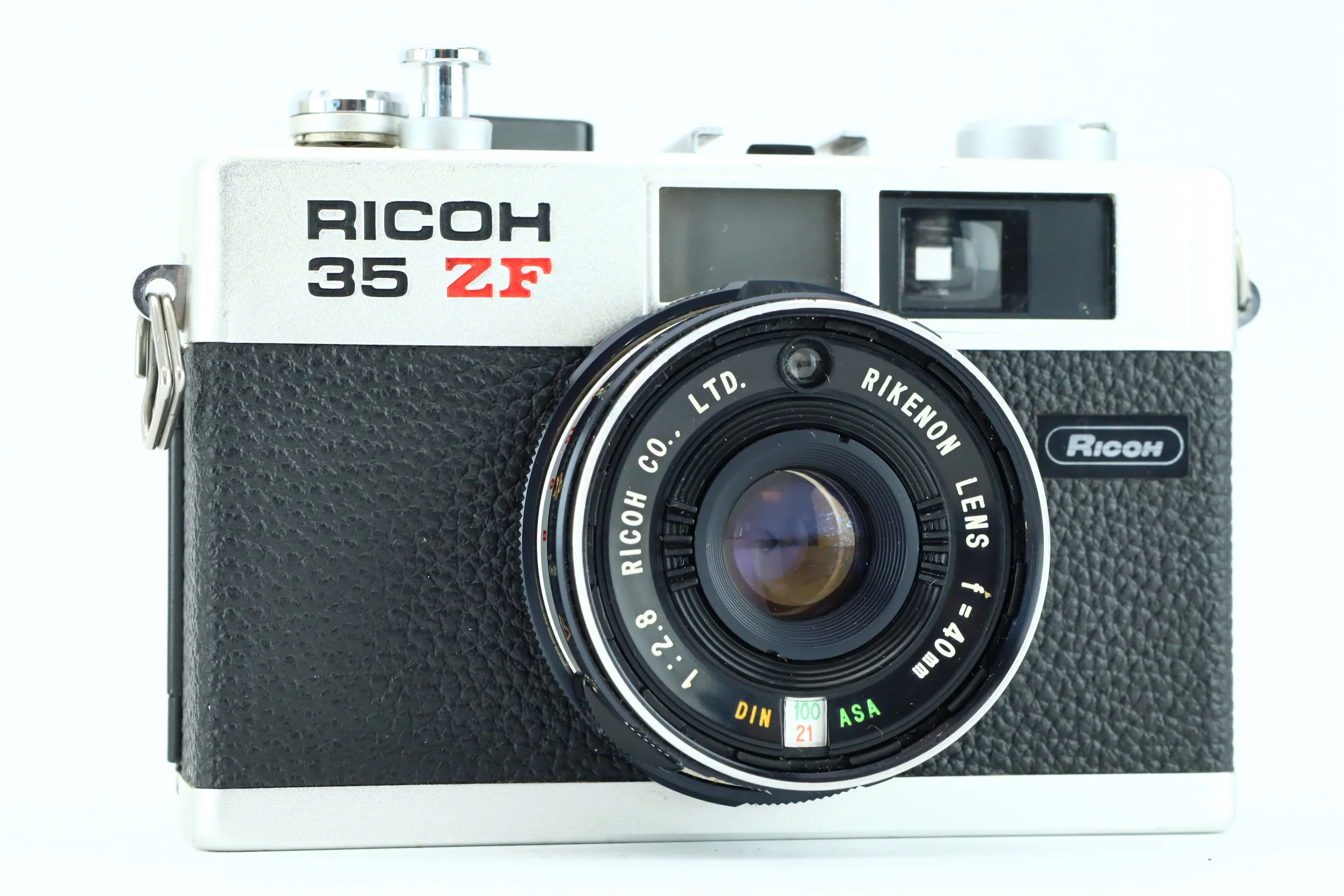 Ricoh 35 ZF + 40mm 2,8