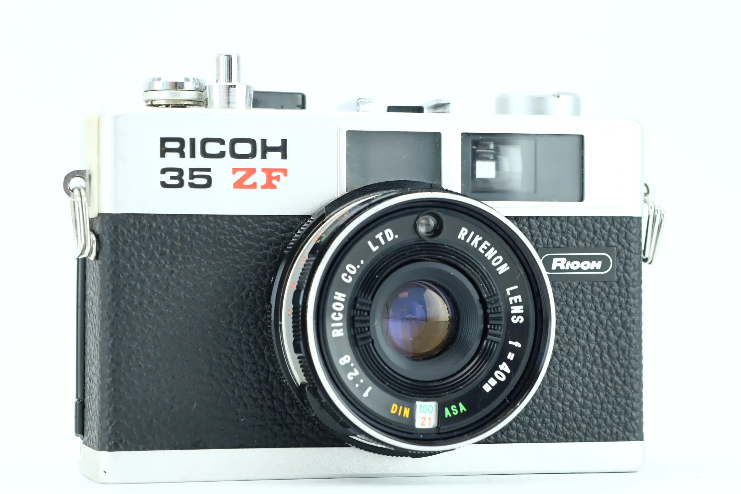 Ricoh 35ZF with 40mm 2,8