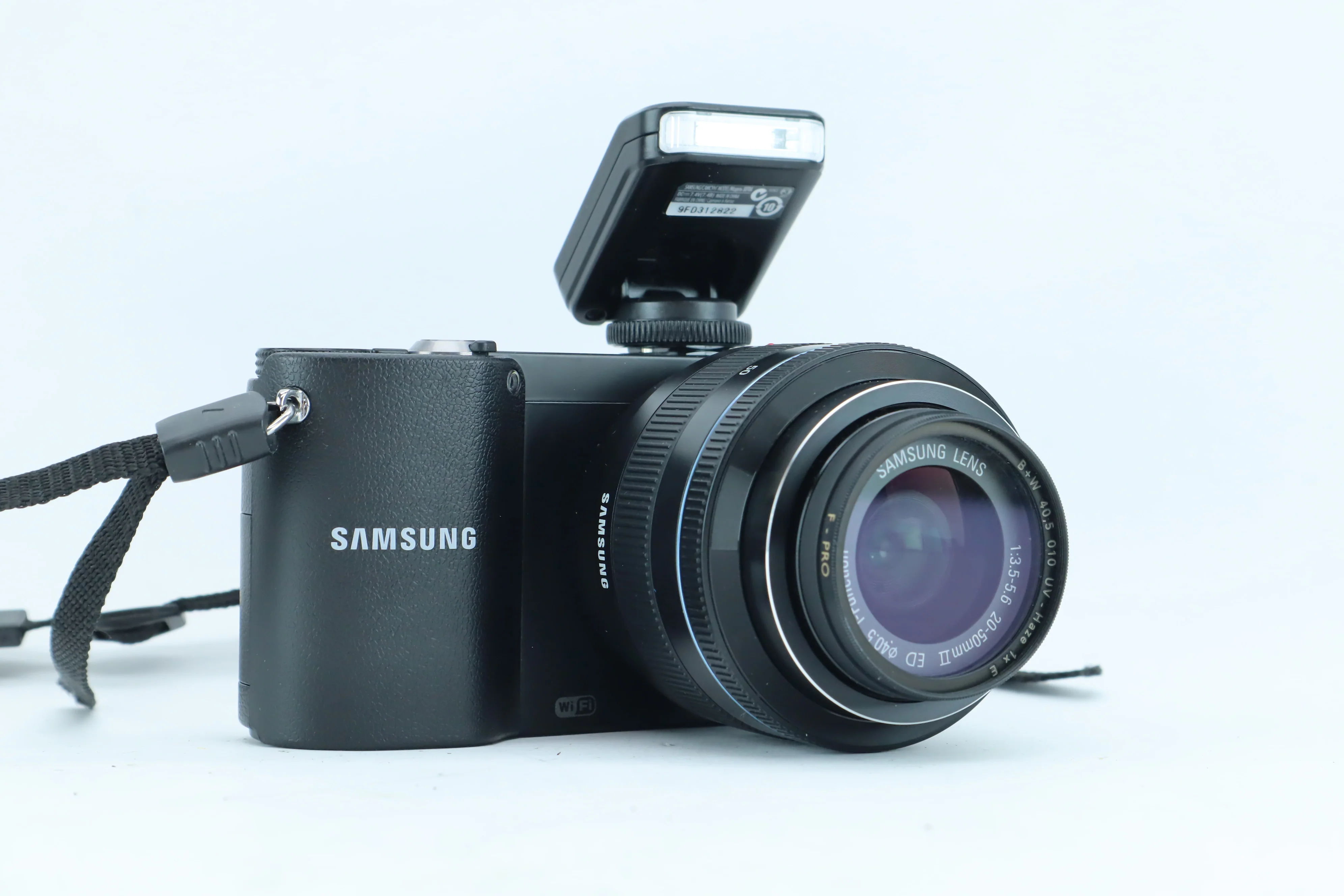 Samsung NX1000 | S/N: A4D2CN0D30005HK with Samsung 20-50mm f/3.5-5.6 ED i-Function