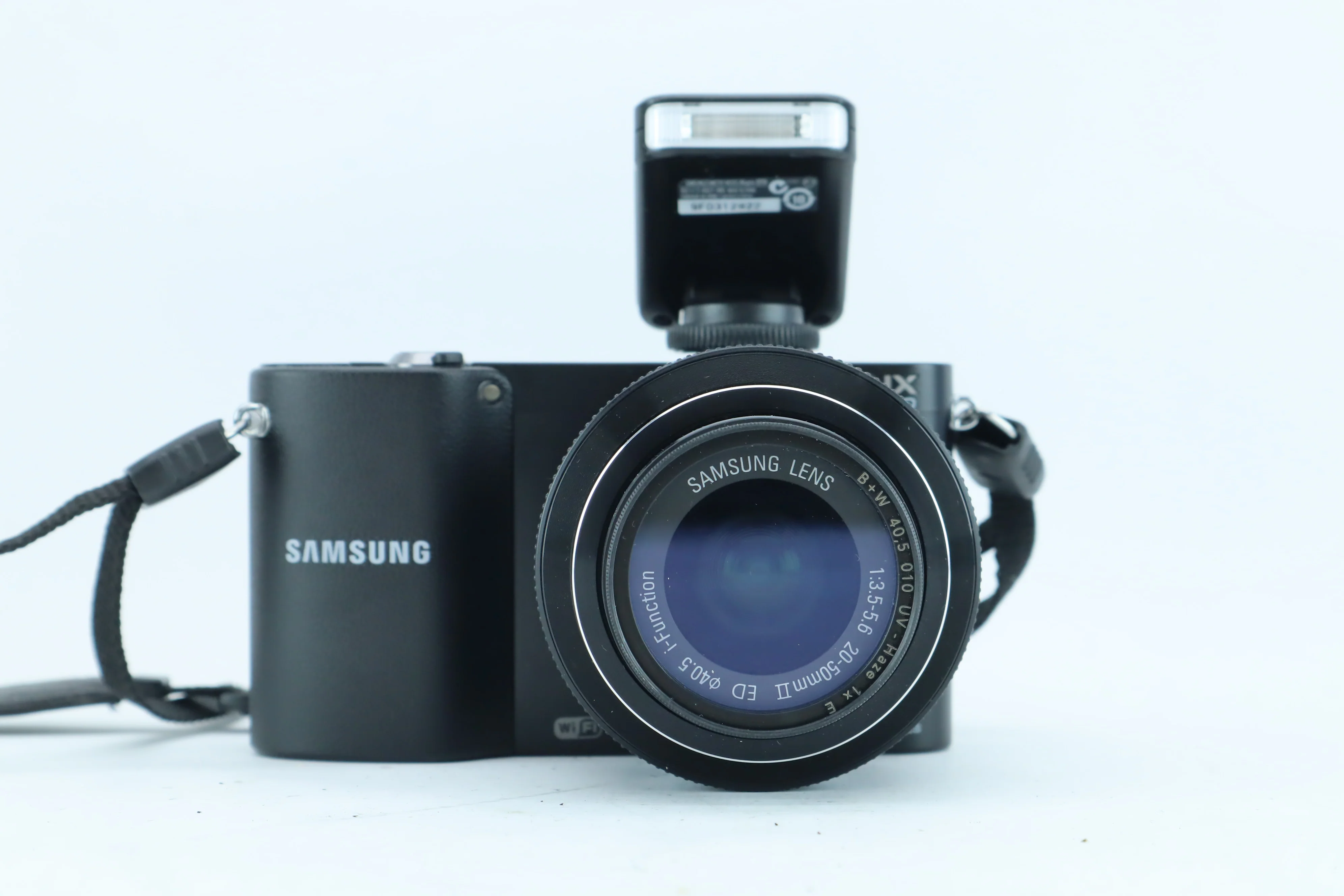 Samsung NX1000 | S/N: A4D2CN0D30005HK with Samsung 20-50mm f/3.5-5.6 ED i-Function - Image 3