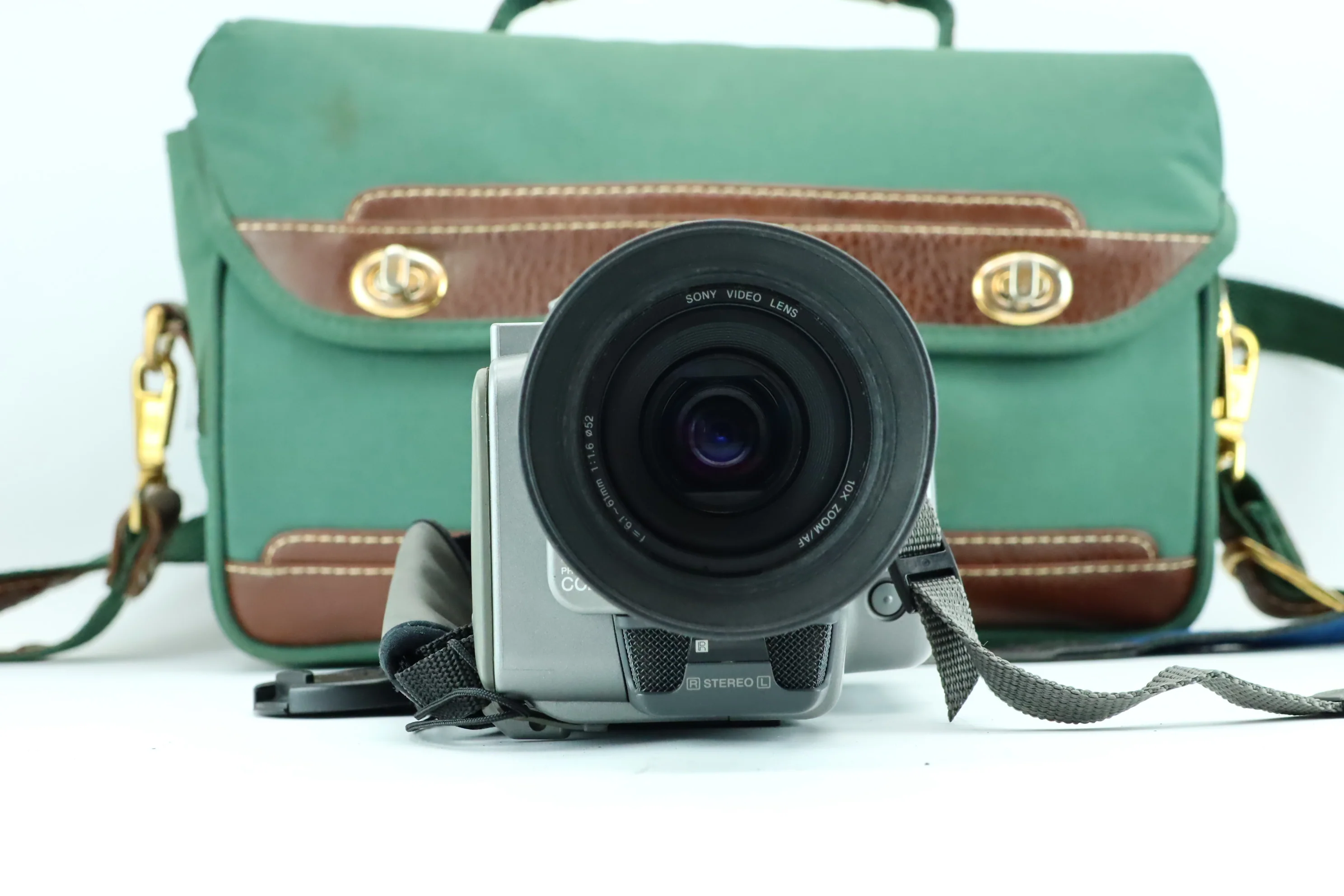 Sony Digital Handycam DCR-VX700E with Sony video lens f=6.1-61mm 1:1.9 - Image 2