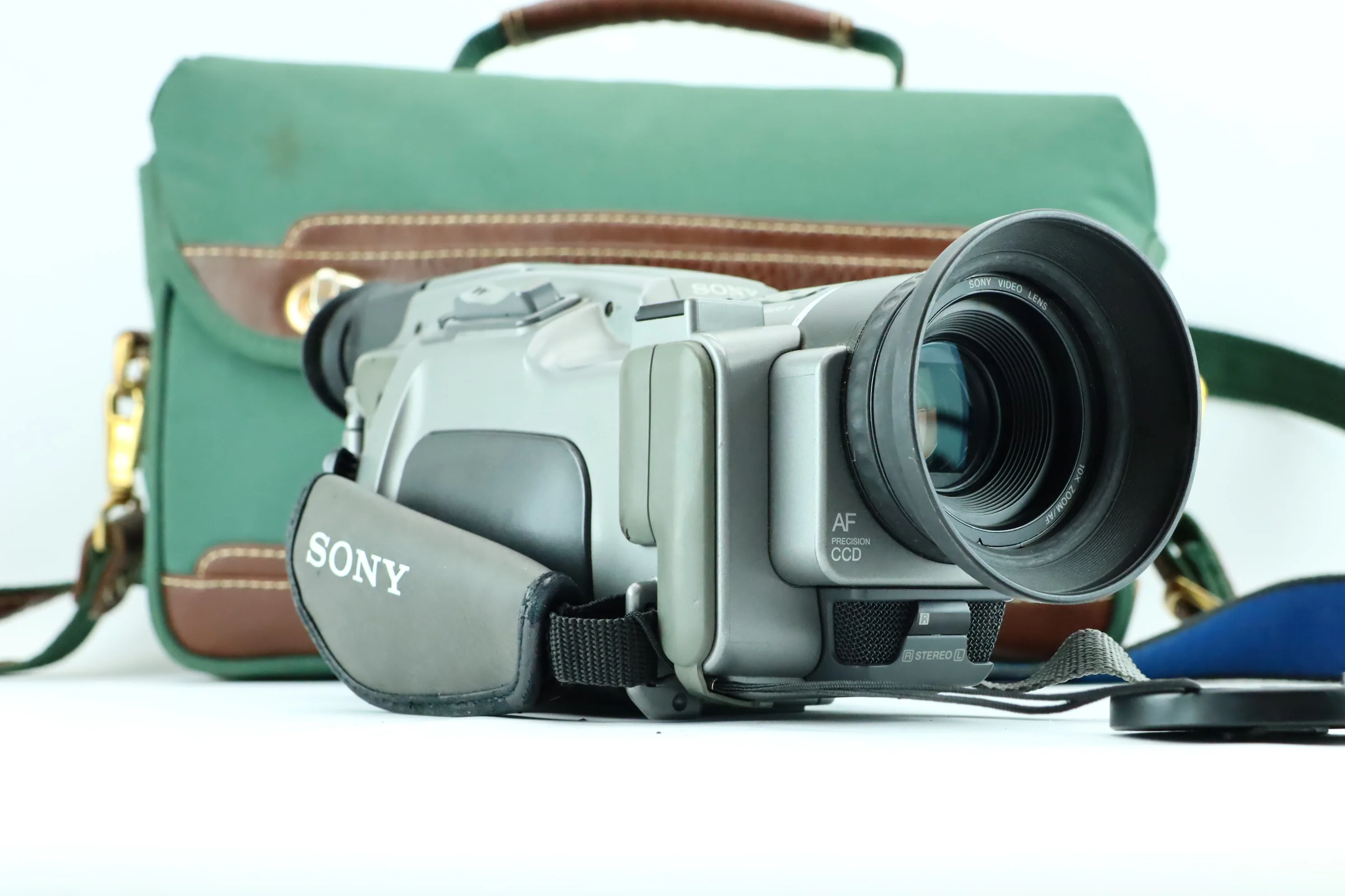 Sony Digital Handycam DCR-VX700E with Sony video lens f=6.1-61mm 1:1.9 - Image 3