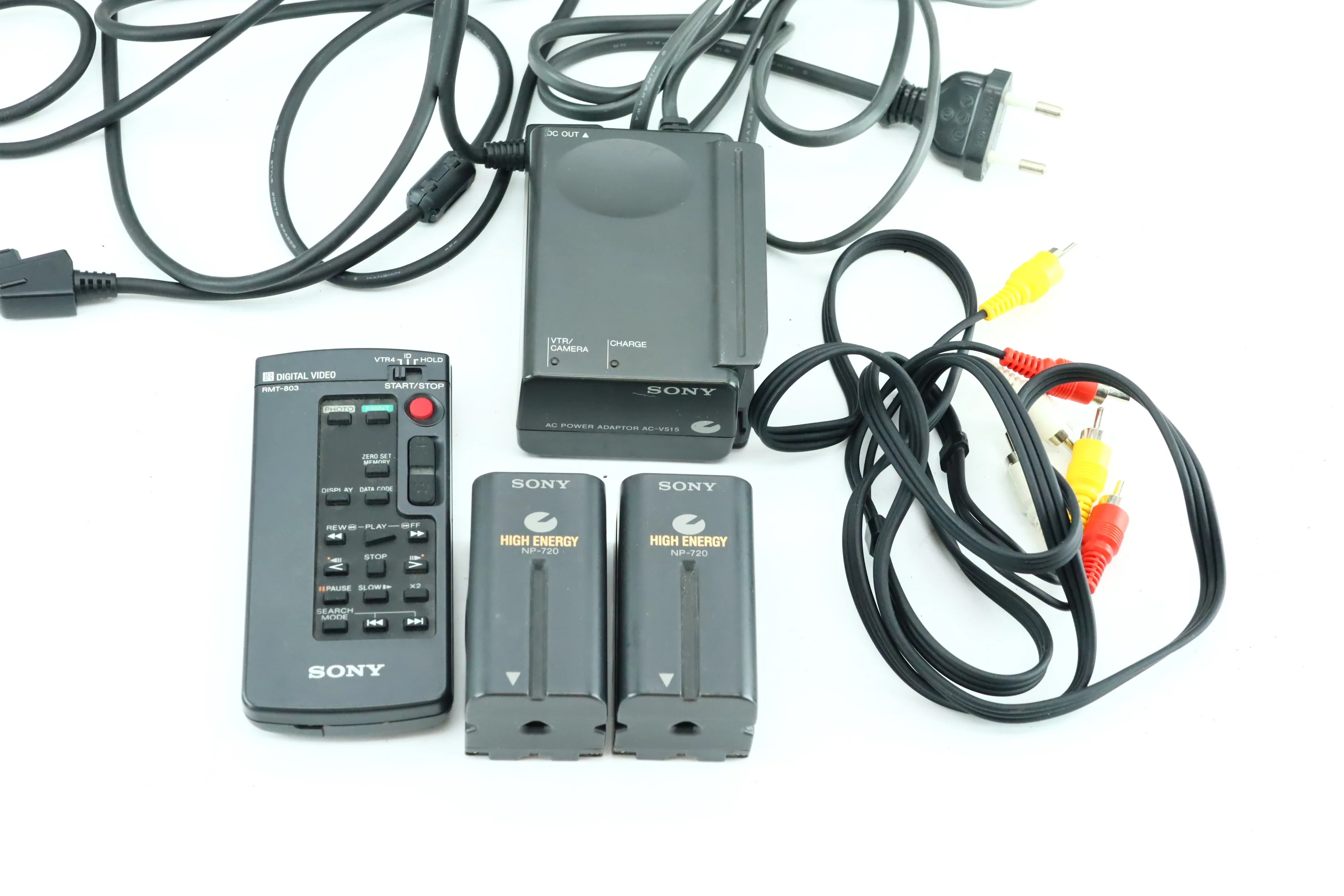 Sony Digital Handycam DCR-VX700E with Sony video lens f=6.1-61mm 1:1.9 - Image 5
