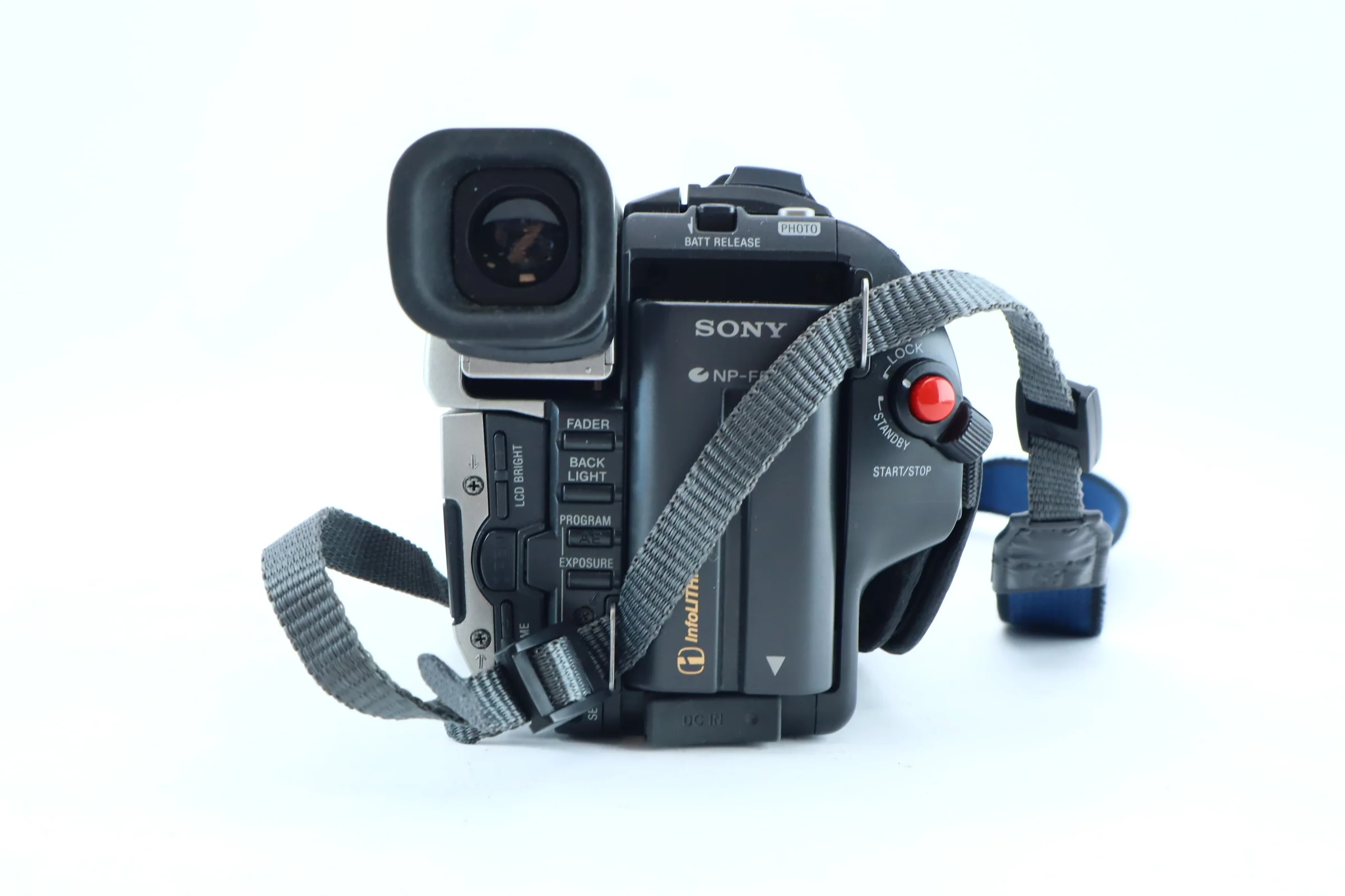 Sony Video Camera Recorder with 20× Optical Zoom 3.6–72mm f/1.4 - Image 3