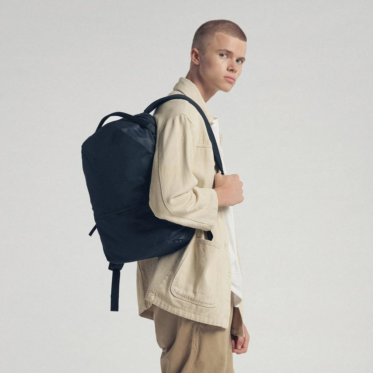 Urth Arkose 20l Backpack (Black) - Image 2