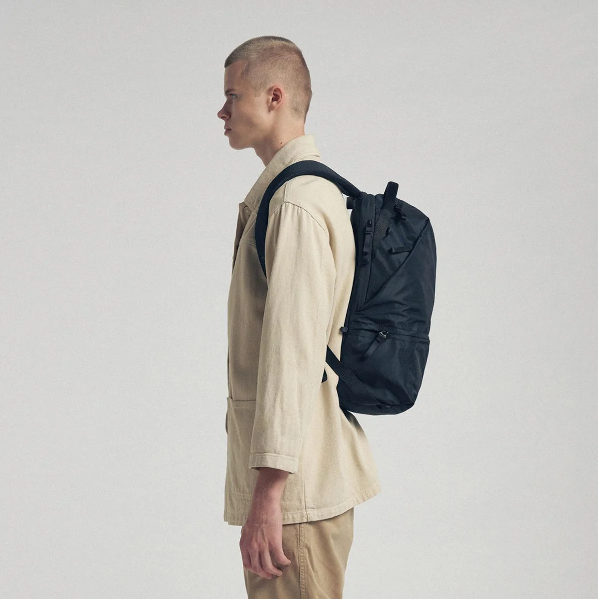 Urth Arkose 20l Backpack (Black) - Image 3
