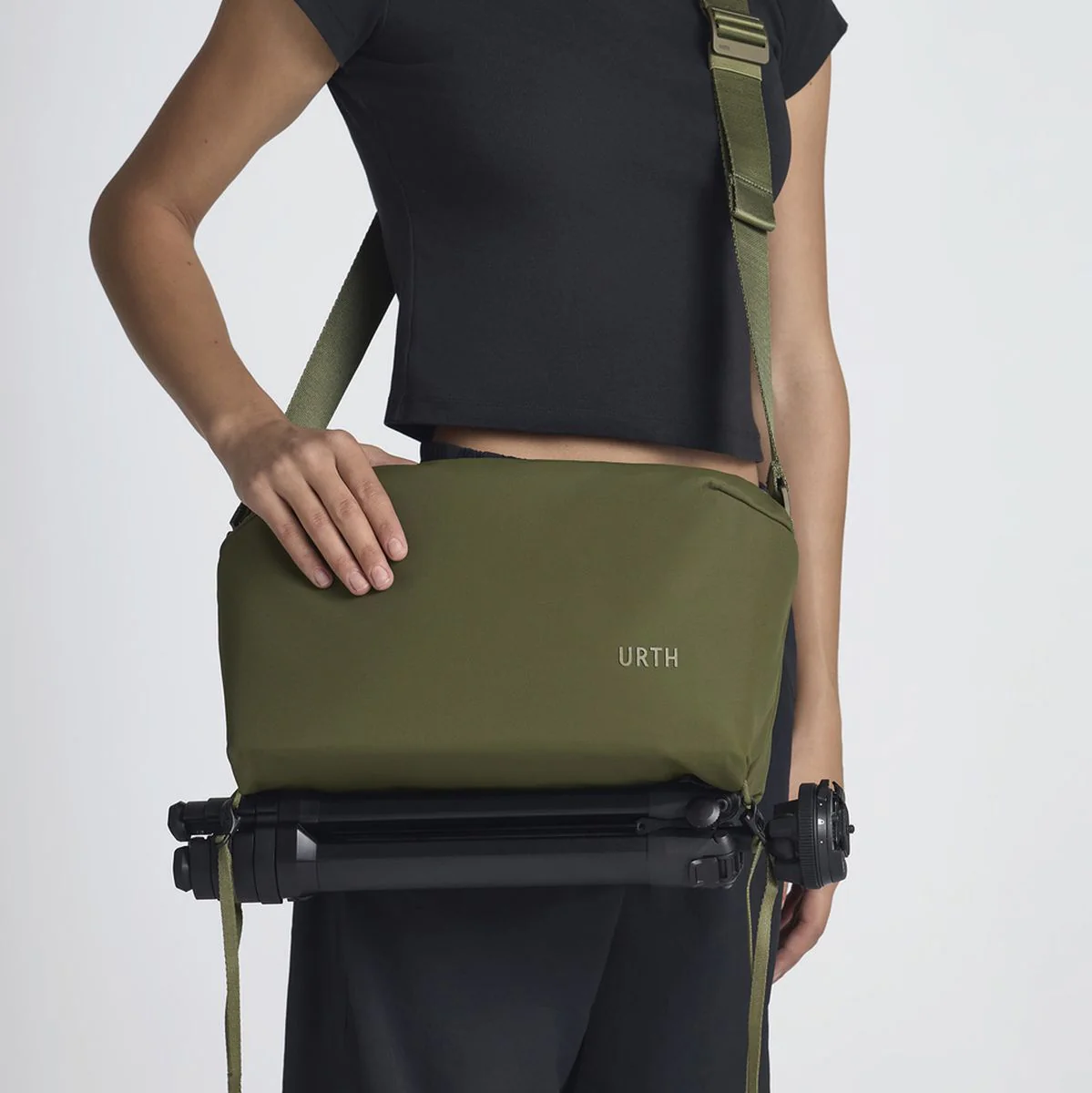 Urth Dolomite Camera Sling 8l (Green) - Image 3