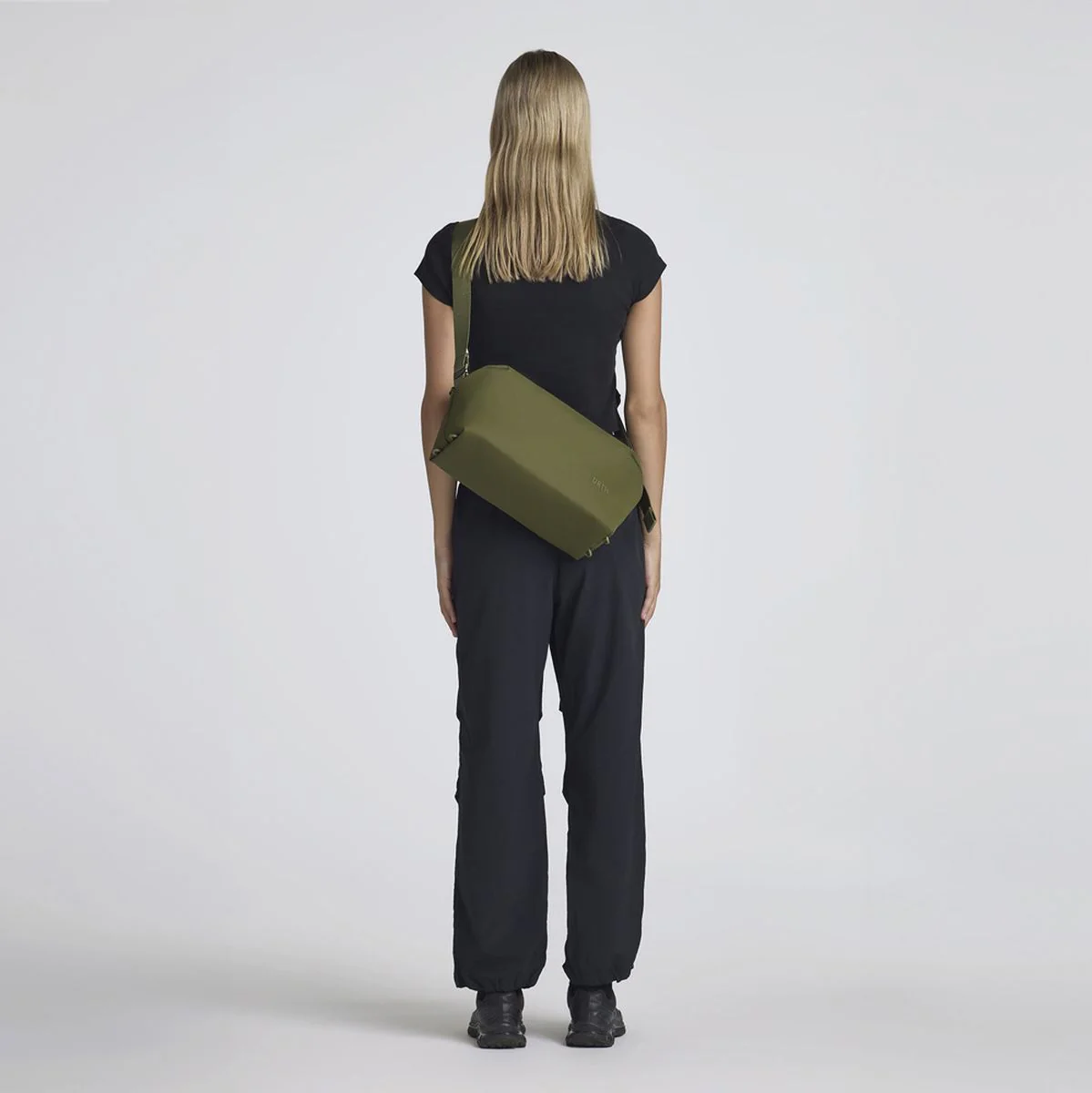 Urth Dolomite Camera Sling 8l (Green) - Image 4