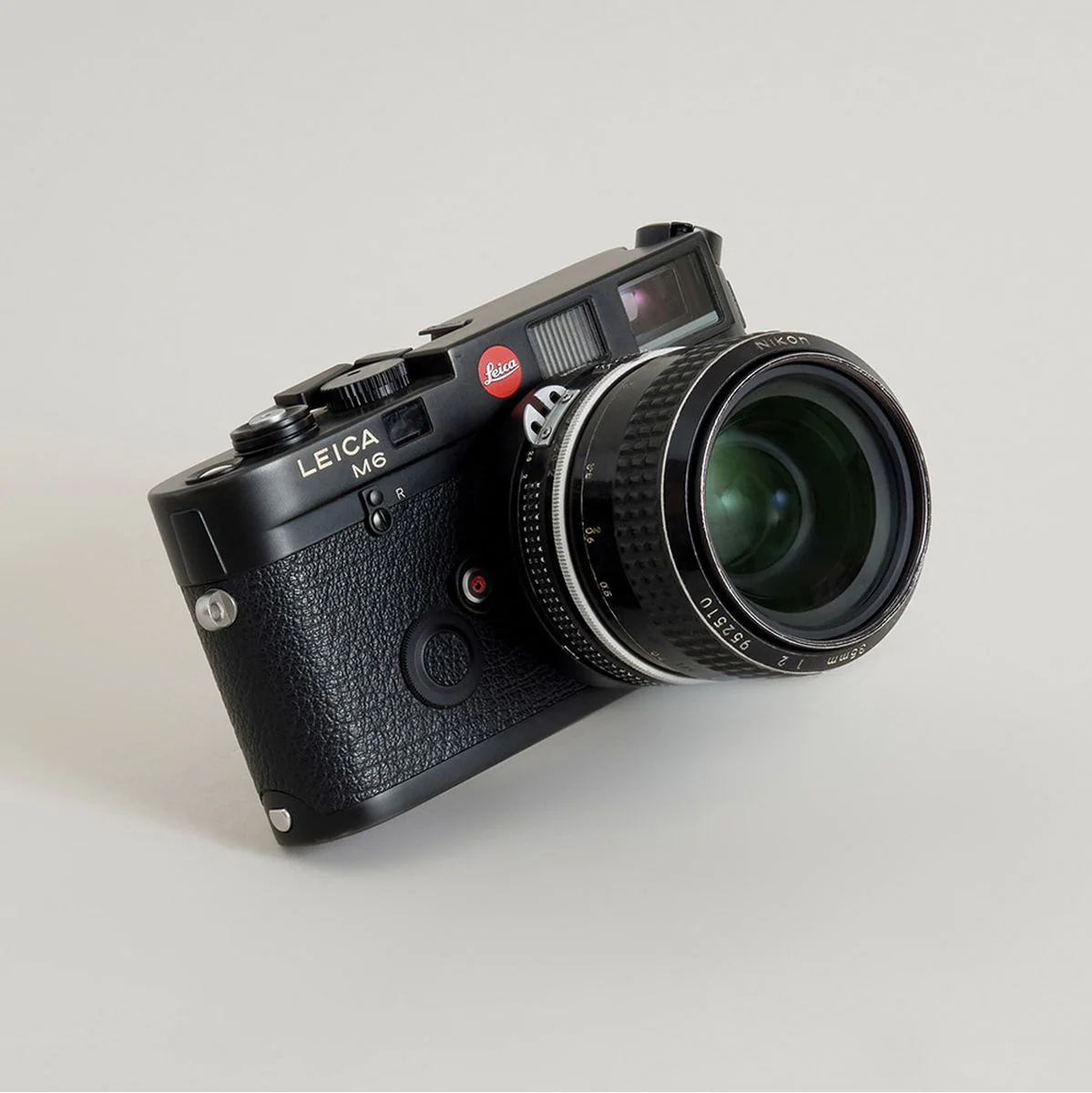 Urth Lens Mount Adapter: Compatible w/ Nikon F Lens To Leica - Image 4