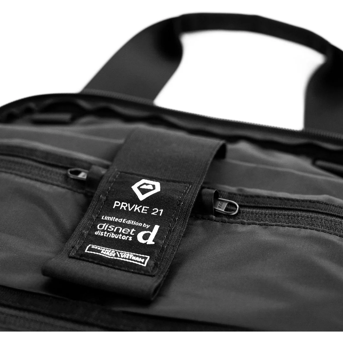 WANDRD The PRVKE 21-LITER Disnet Grey Photo Bundle - Image 3