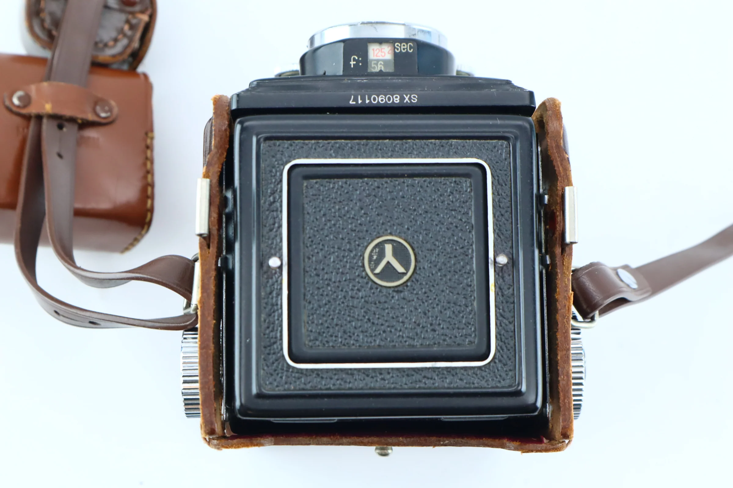 Yashica-635 with Yashikor 80mm f/3.5 Lens - Image 4