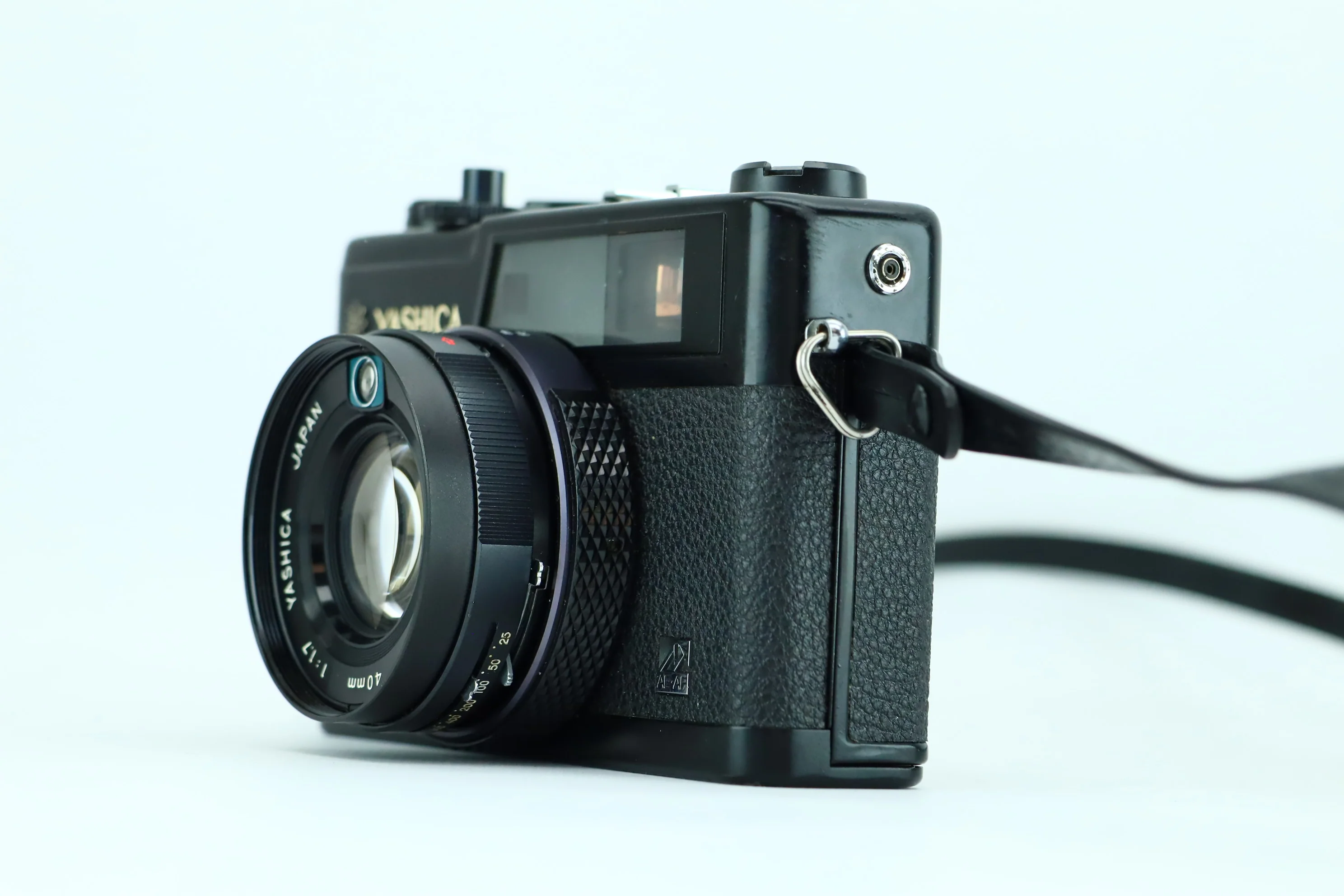 Yashica Electro 35 GX with Color-Yashinon DX 40mm 1:1.7 - Image 4