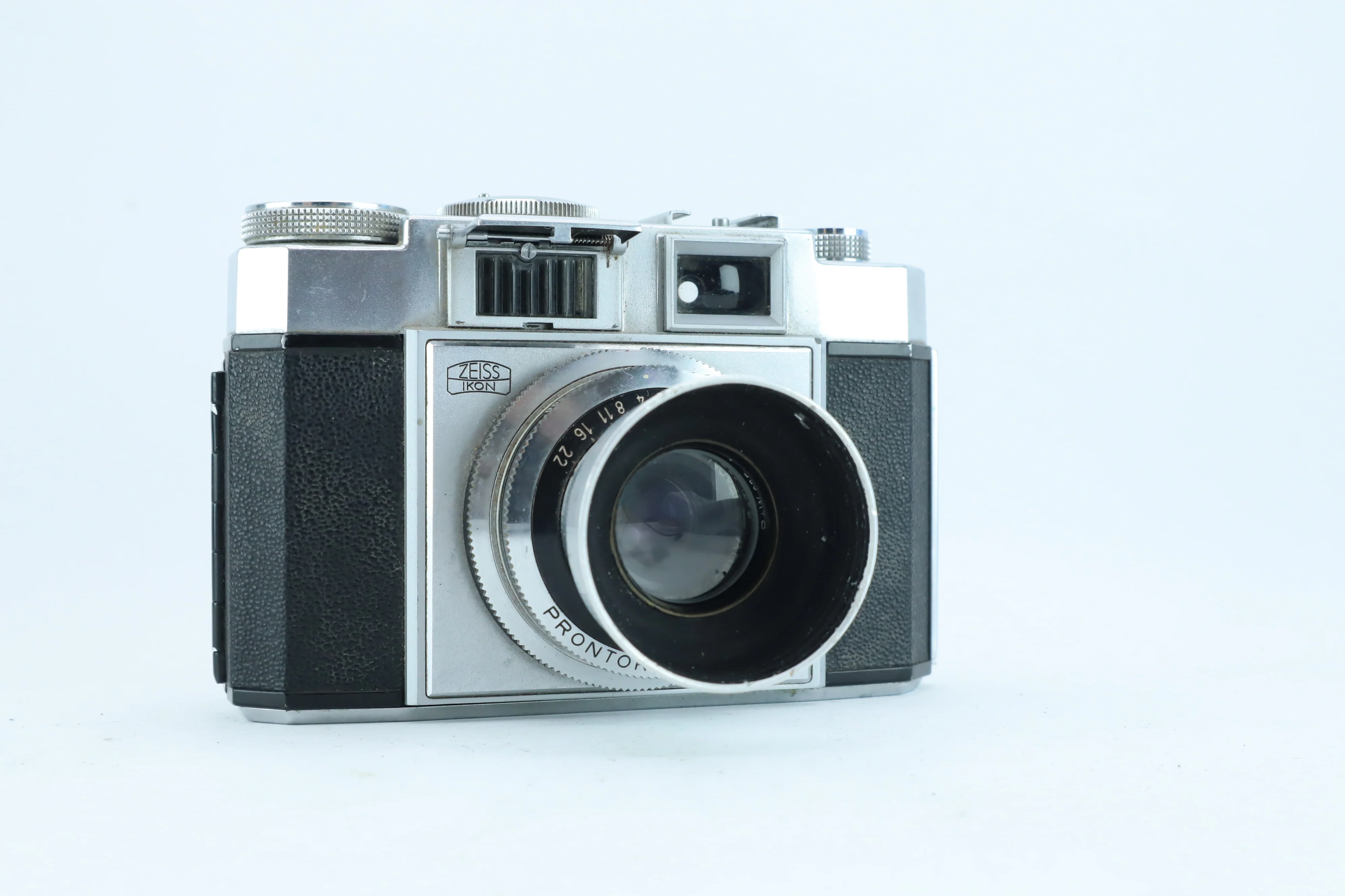Zeiss Ikon Contina II - Classic German Precision with Novar-Anastigmat 45mm f/3.5